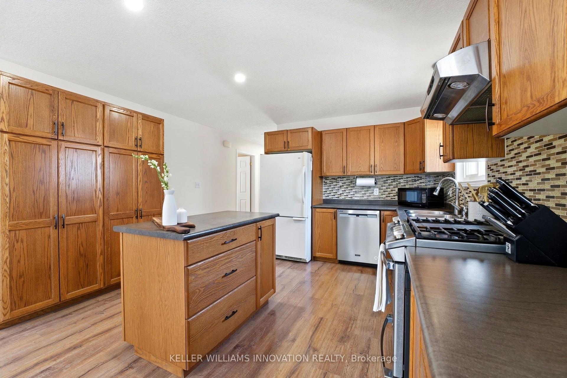 Photo 8 of 765 Reid Crescent, North Perth, Listowel — HOMEH