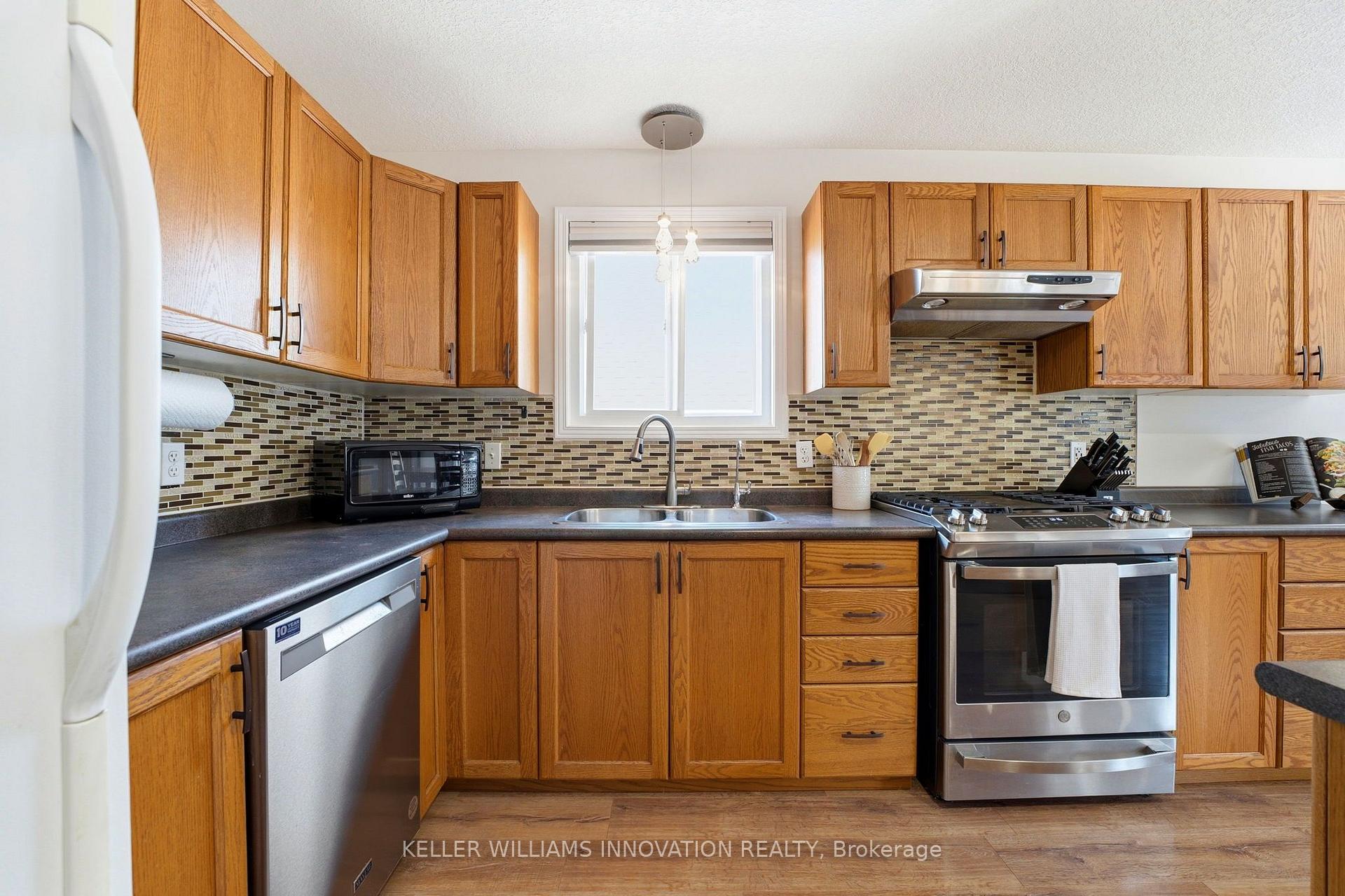 Photo 10 of 765 Reid Crescent, North Perth, Listowel — HOMEH