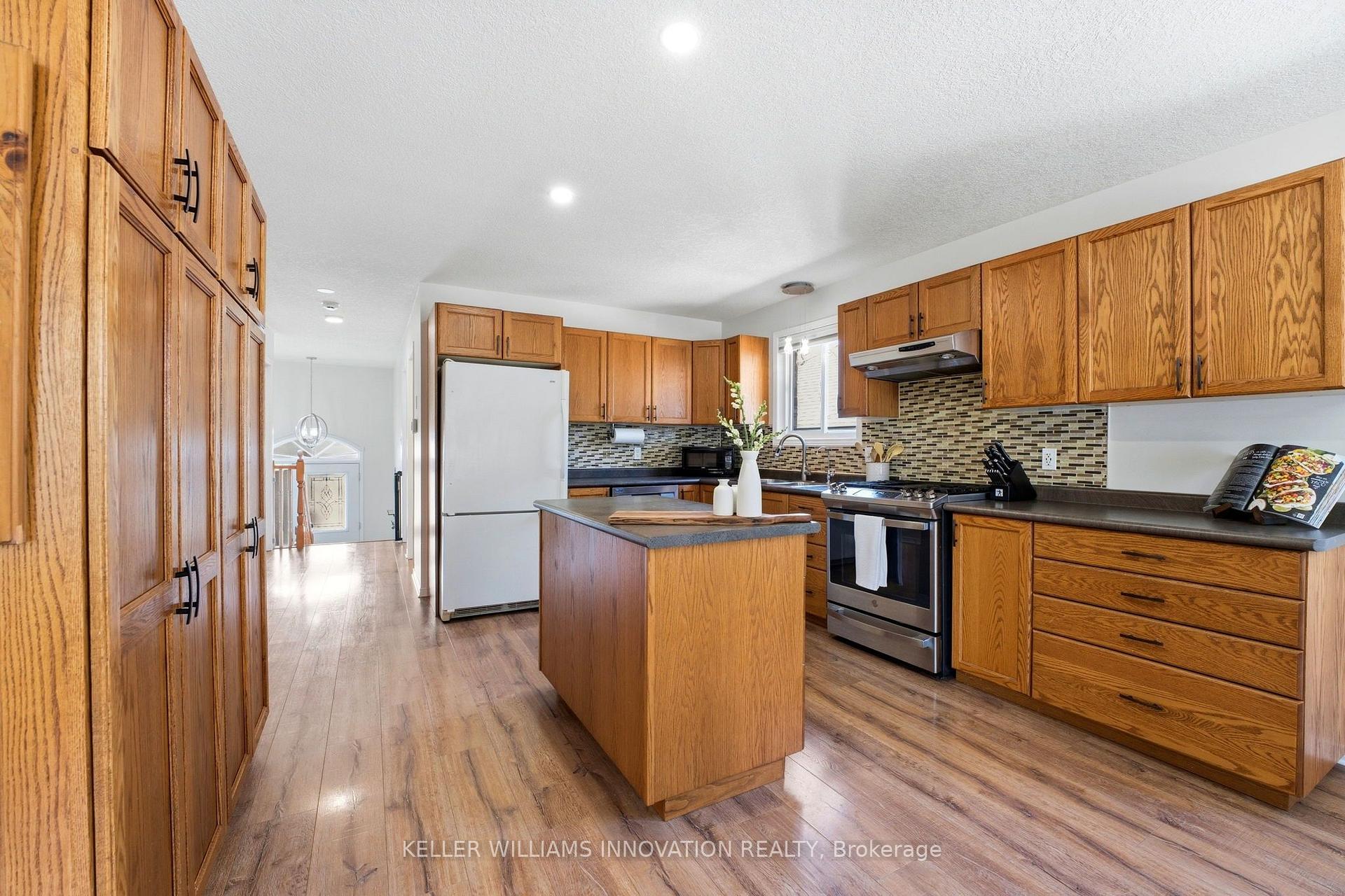 Photo 11 of 765 Reid Crescent, North Perth, Listowel — HOMEH