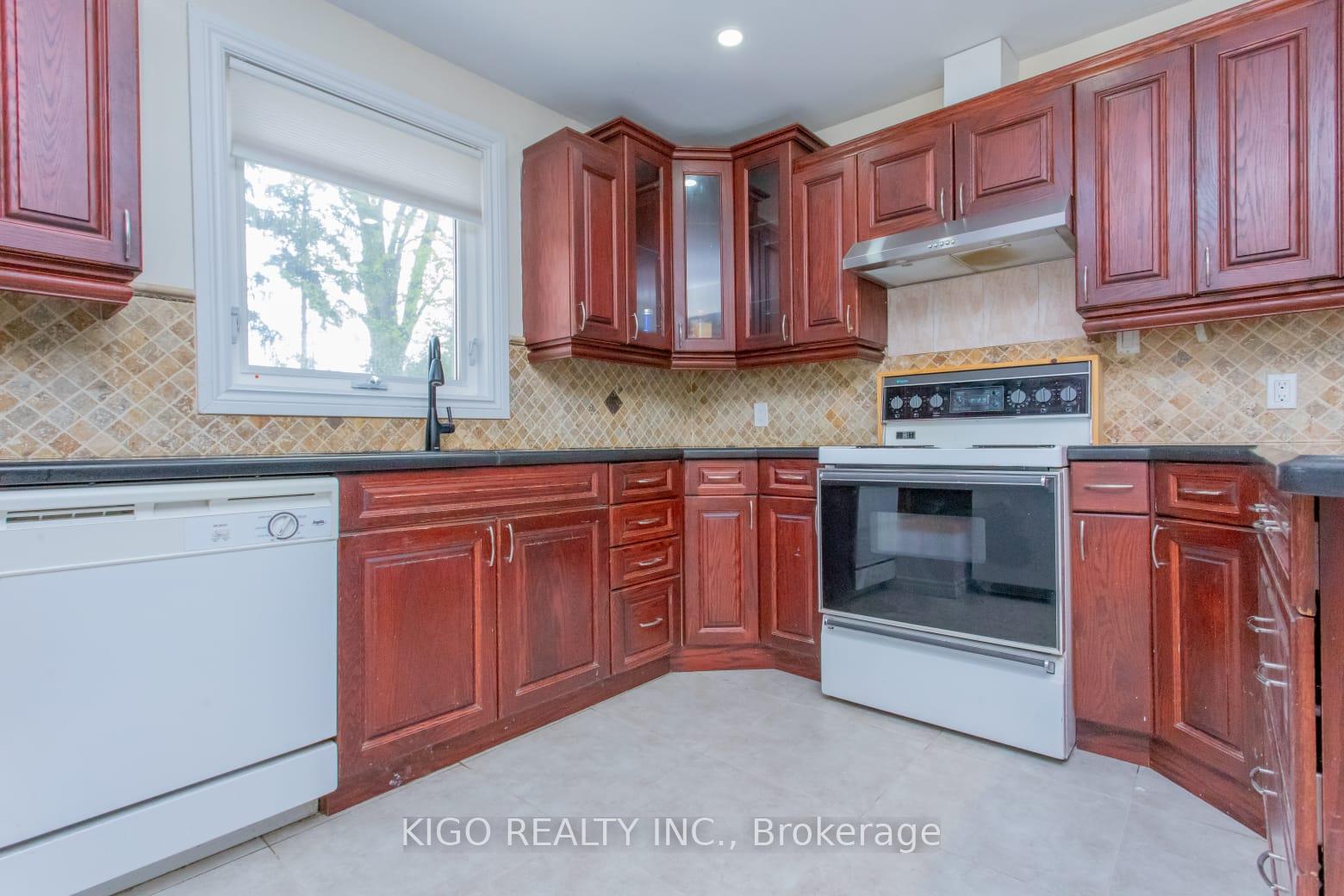 Photo 16 of 1328 Cawthra Road, Mississauga, Mineola — HOMEH