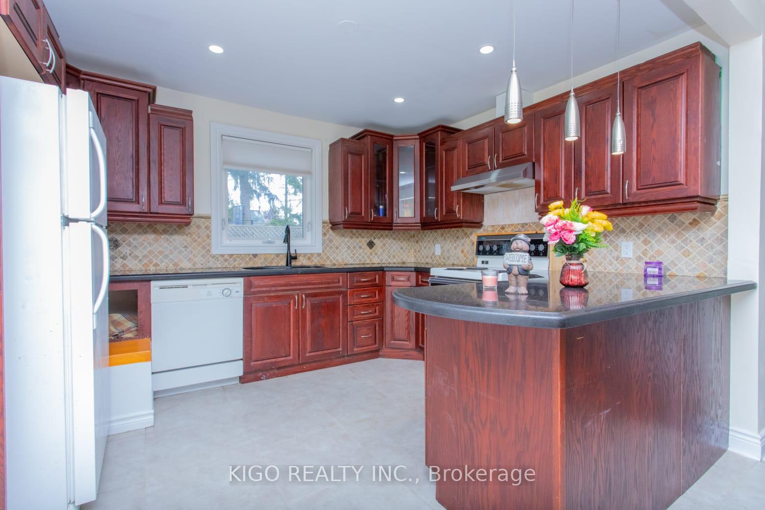 Photo 18 of 1328 Cawthra Road, Mississauga, Mineola — HOMEH