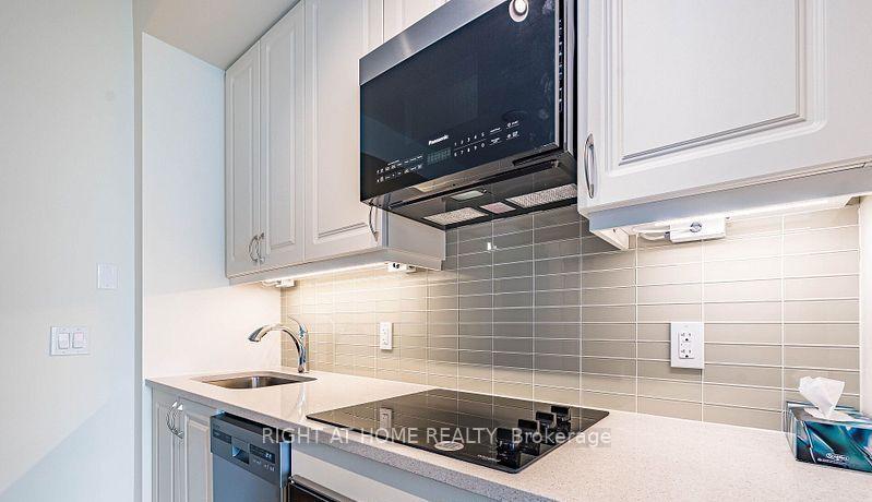 Photo 3 of 38 Annie Craig Drive, Etobicoke, Mimico — HOMEH