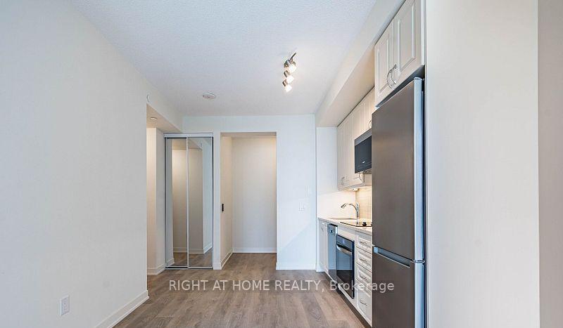 Photo 5 of 38 Annie Craig Drive, Etobicoke, Mimico — HOMEH