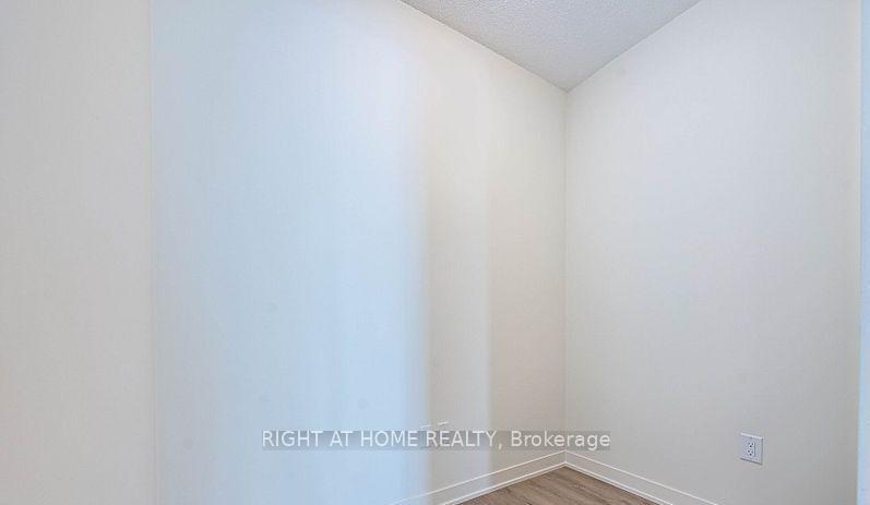 Photo 12 of 38 Annie Craig Drive, Etobicoke, Mimico — HOMEH