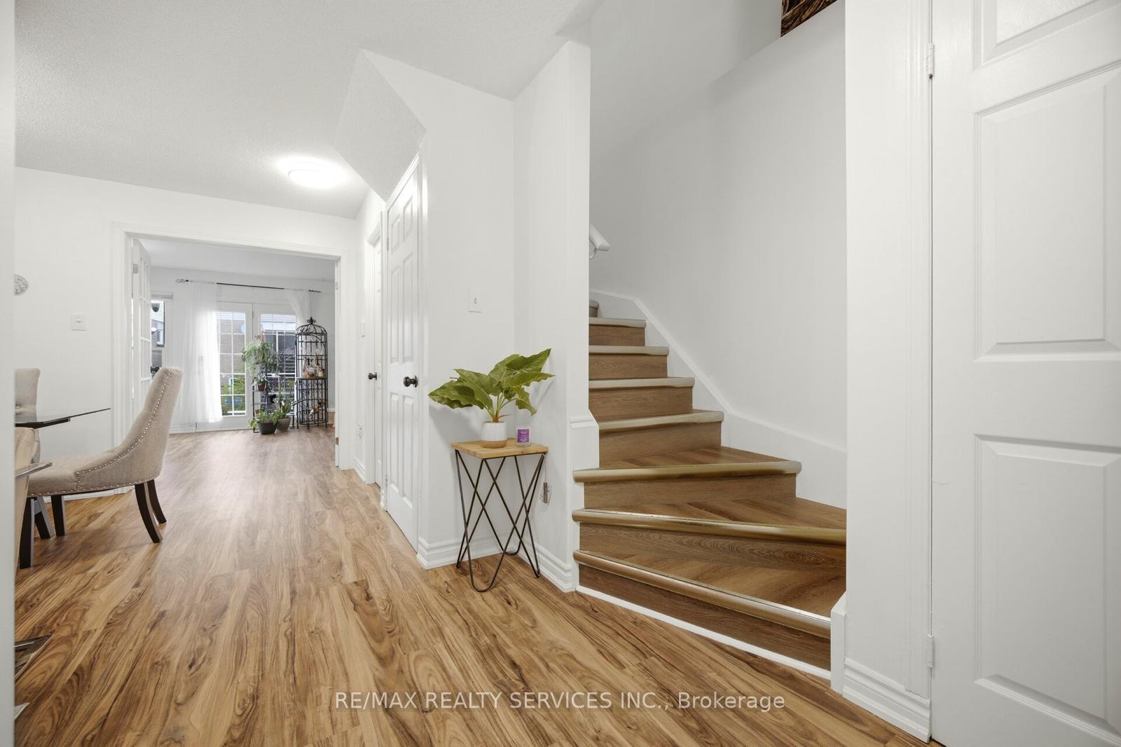 Photo 4 of 37 Solway Avenue, Brampton, Heart Lake East — HOMEH
