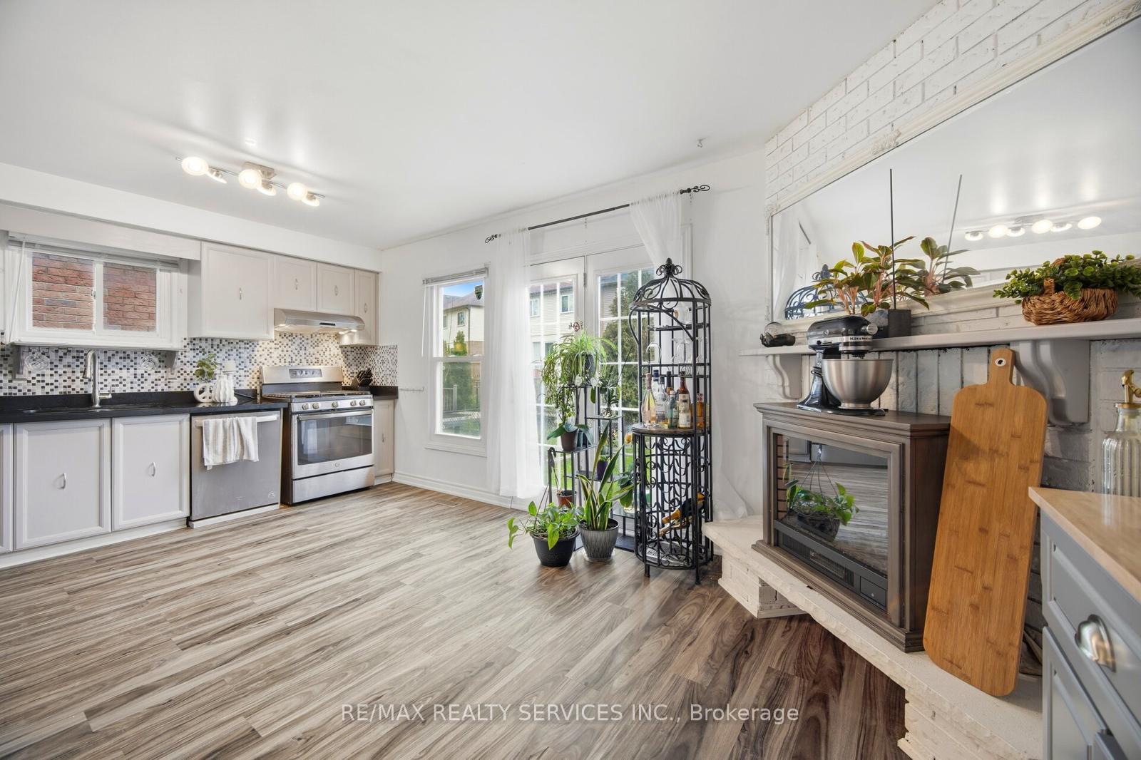 Photo 9 of 37 Solway Avenue, Brampton, Heart Lake East — HOMEH