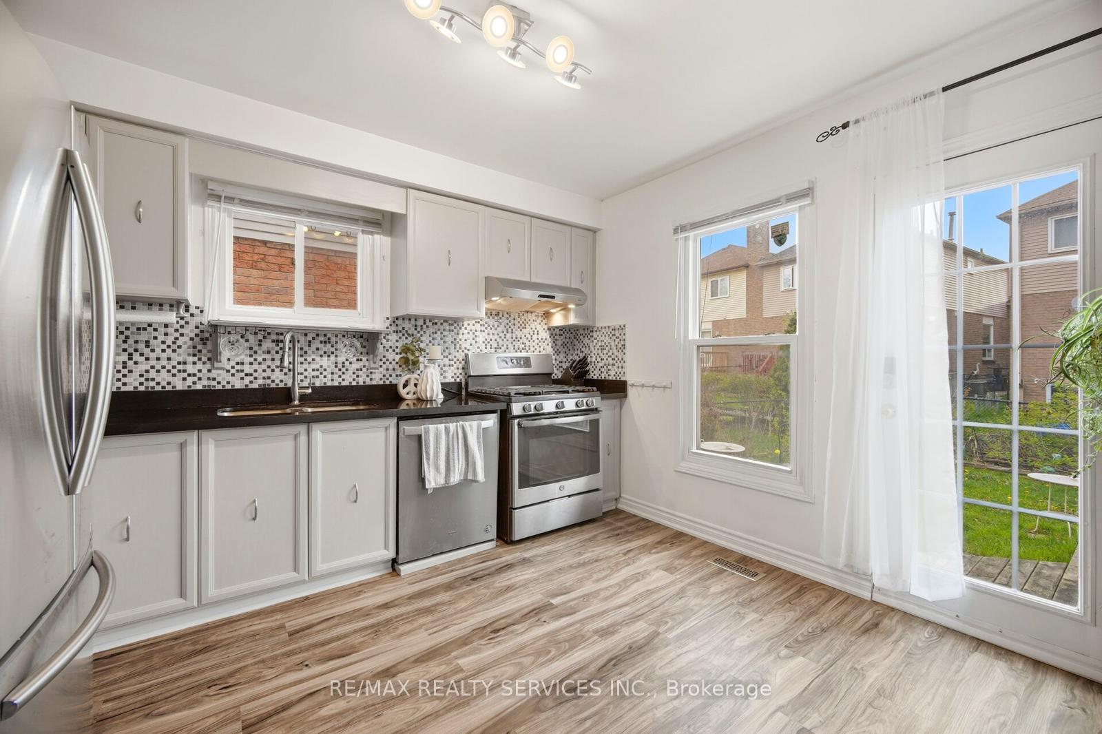 Photo 12 of 37 Solway Avenue, Brampton, Heart Lake East — HOMEH