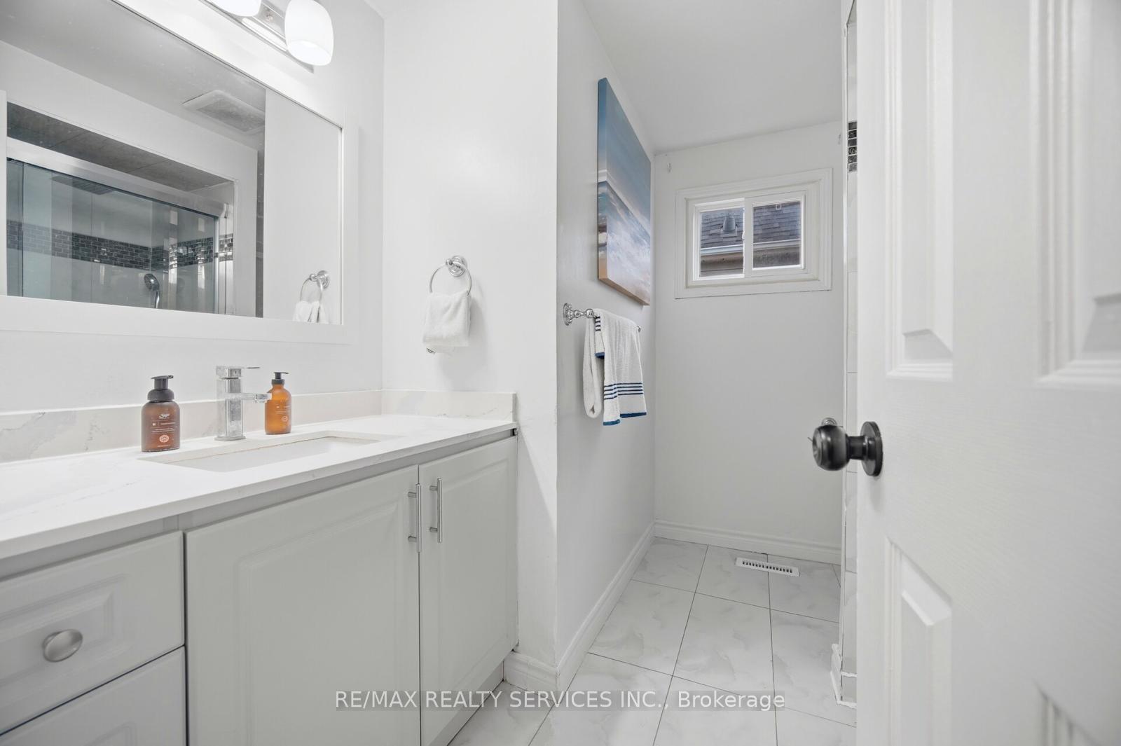 Photo 19 of 37 Solway Avenue, Brampton, Heart Lake East — HOMEH