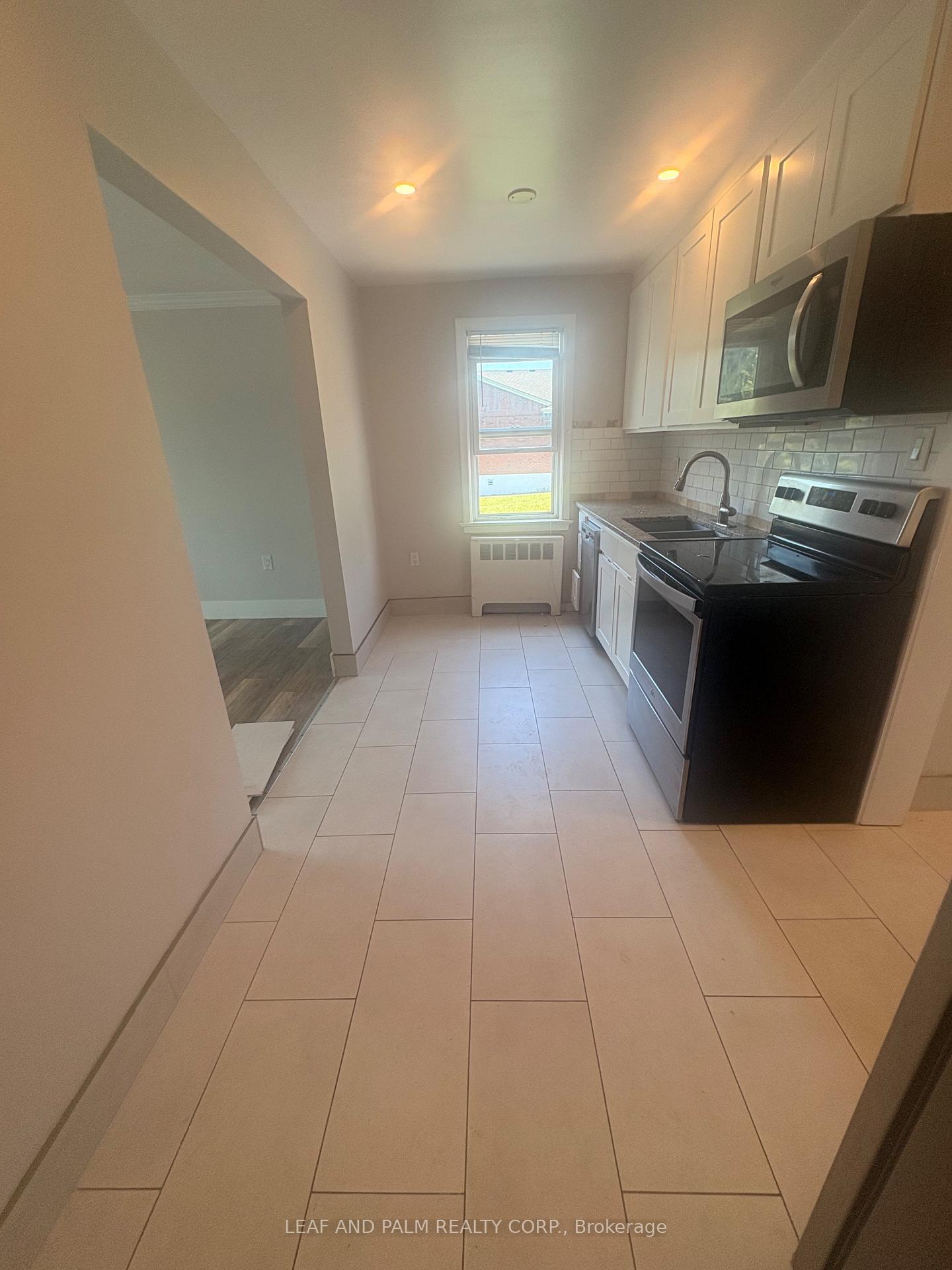 Photo 10 of Unit 3, 4233 Huron Street, Niagara Falls, Downtown — HOMEH
