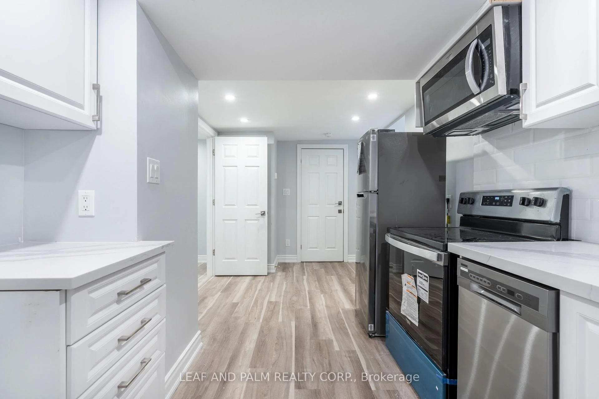 Photo 3 of Unit 3, 4233 Huron Street, Niagara Falls, Downtown — HOMEH