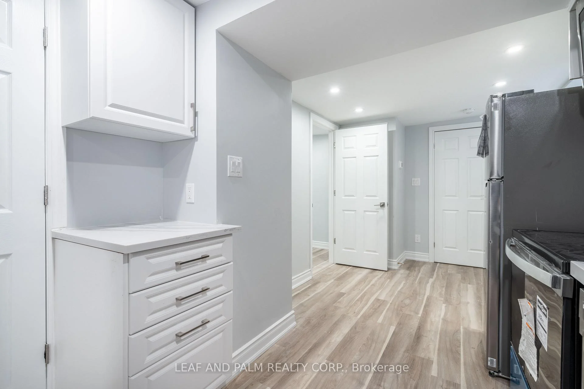 Photo 7 of Unit 3, 4233 Huron Street, Niagara Falls, Downtown — HOMEH