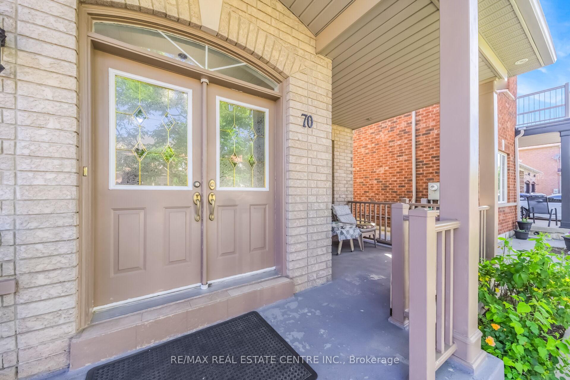 Photo 4 of 70 Carmel Crescent, Brampton, Vales of Castlemore North — HOMEH