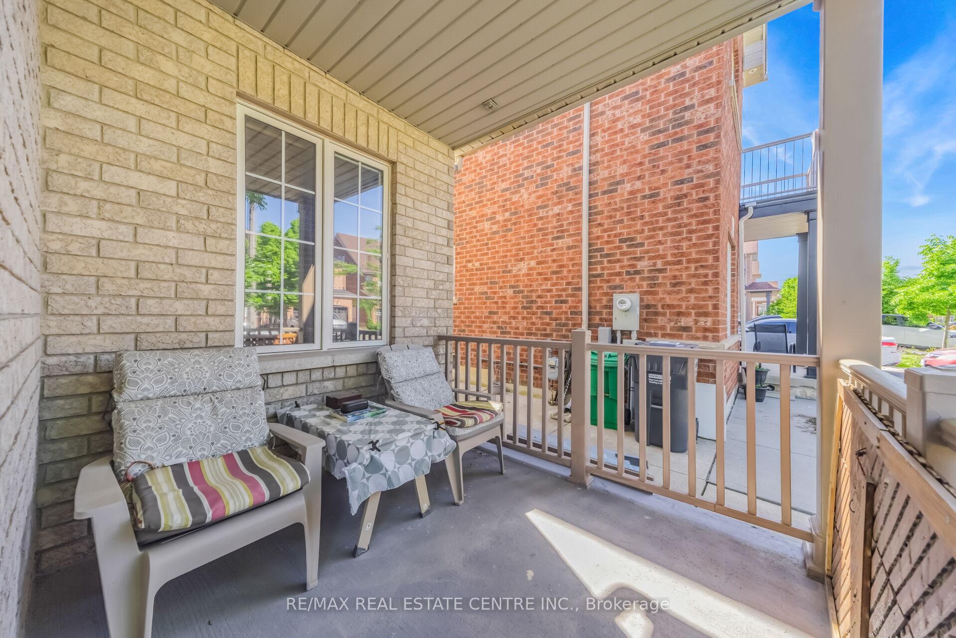 Photo 5 of 70 Carmel Crescent, Brampton, Vales of Castlemore North — HOMEH