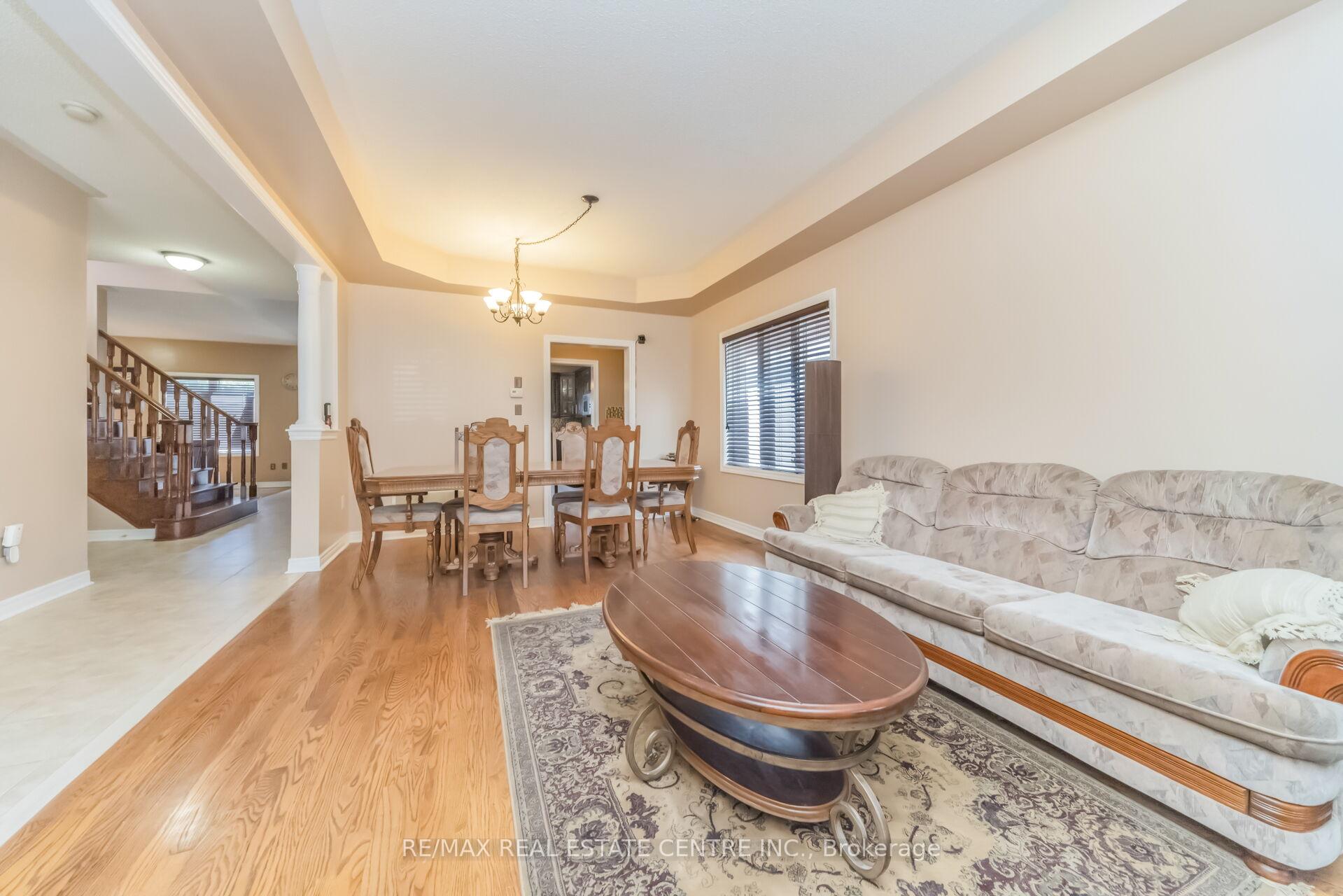 Photo 10 of 70 Carmel Crescent, Brampton, Vales of Castlemore North — HOMEH