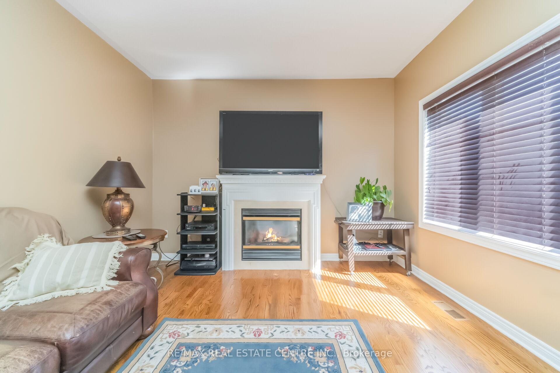 Photo 15 of 70 Carmel Crescent, Brampton, Vales of Castlemore North — HOMEH