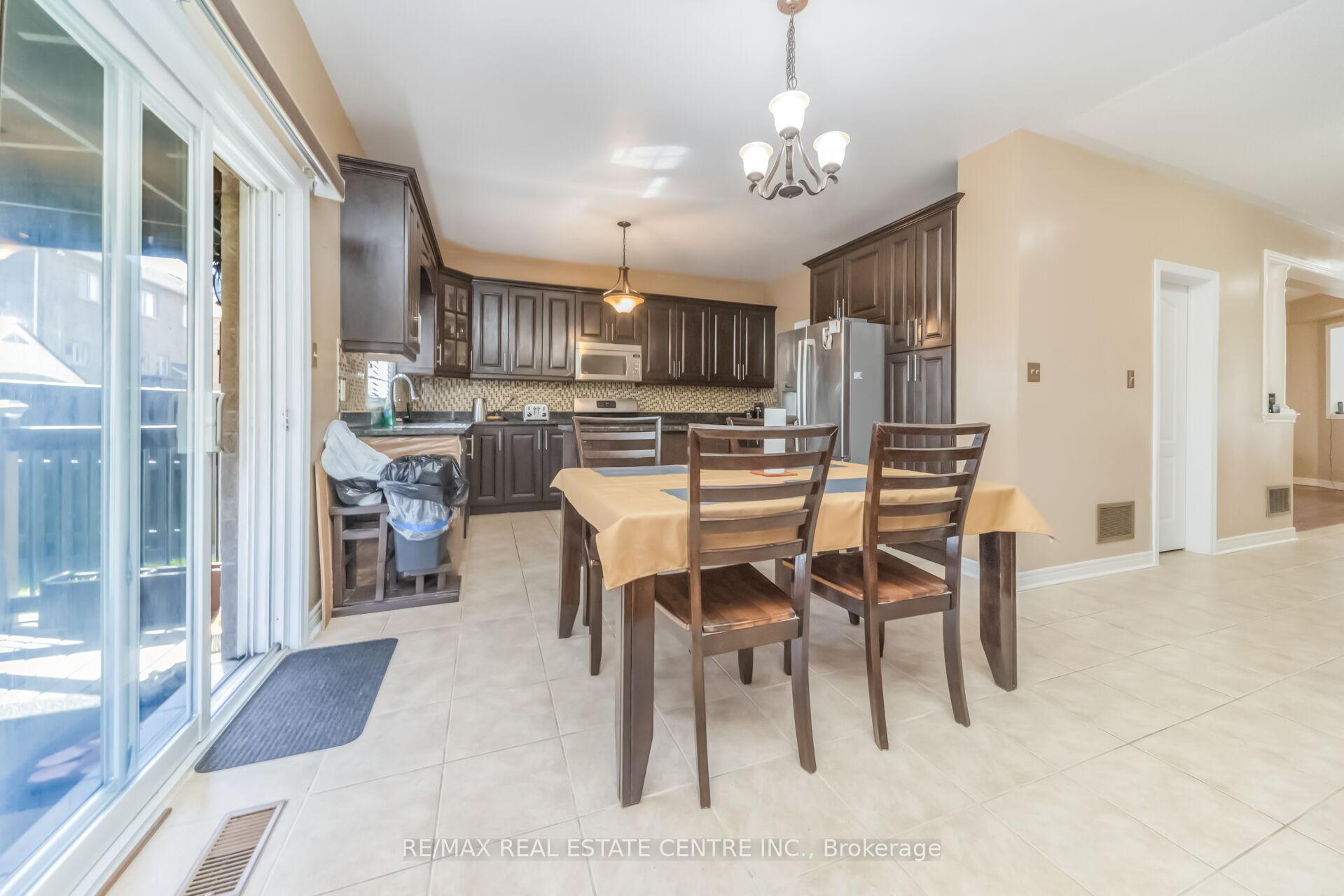 Photo 17 of 70 Carmel Crescent, Brampton, Vales of Castlemore North — HOMEH