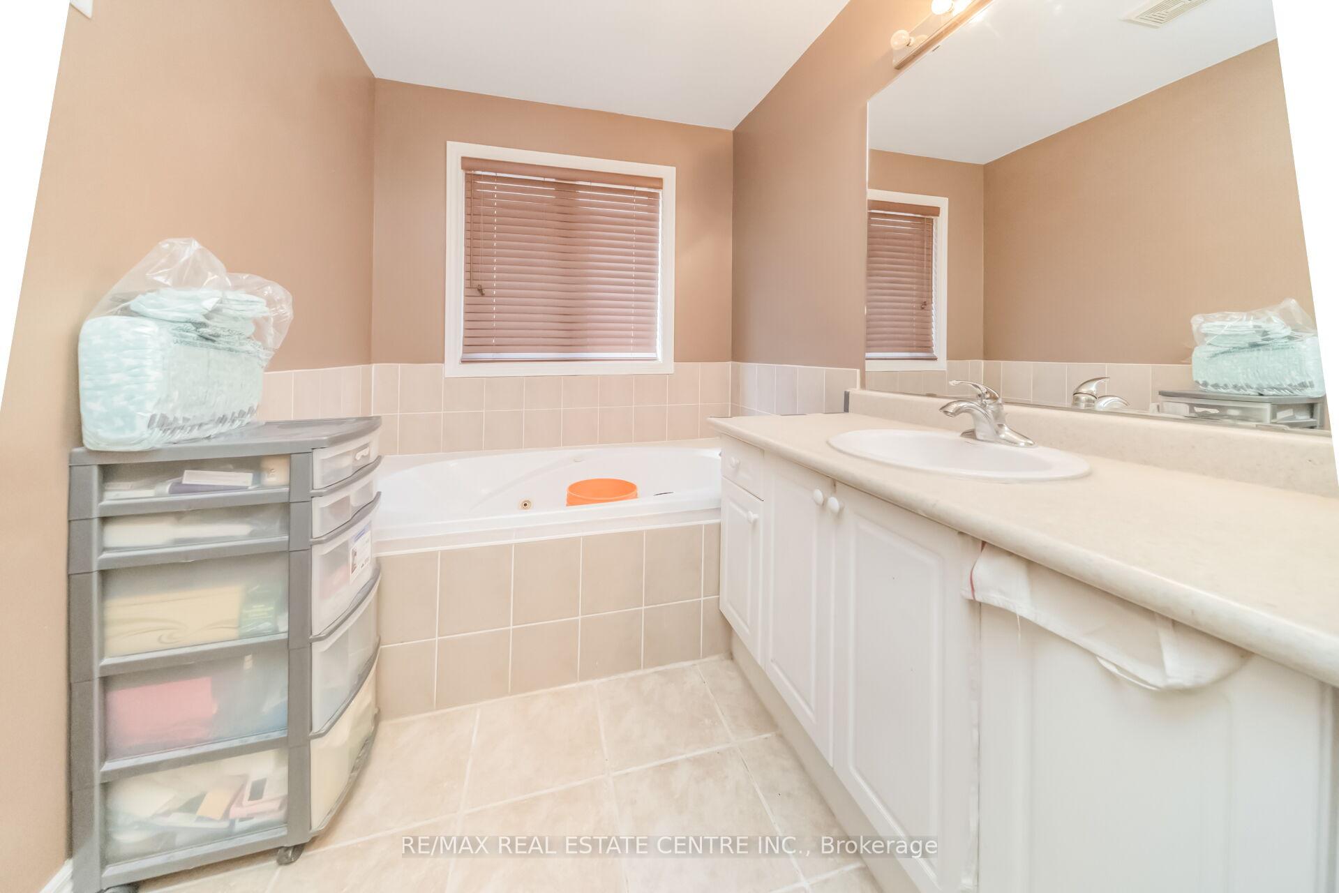 Photo 30 of 70 Carmel Crescent, Brampton, Vales of Castlemore North — HOMEH