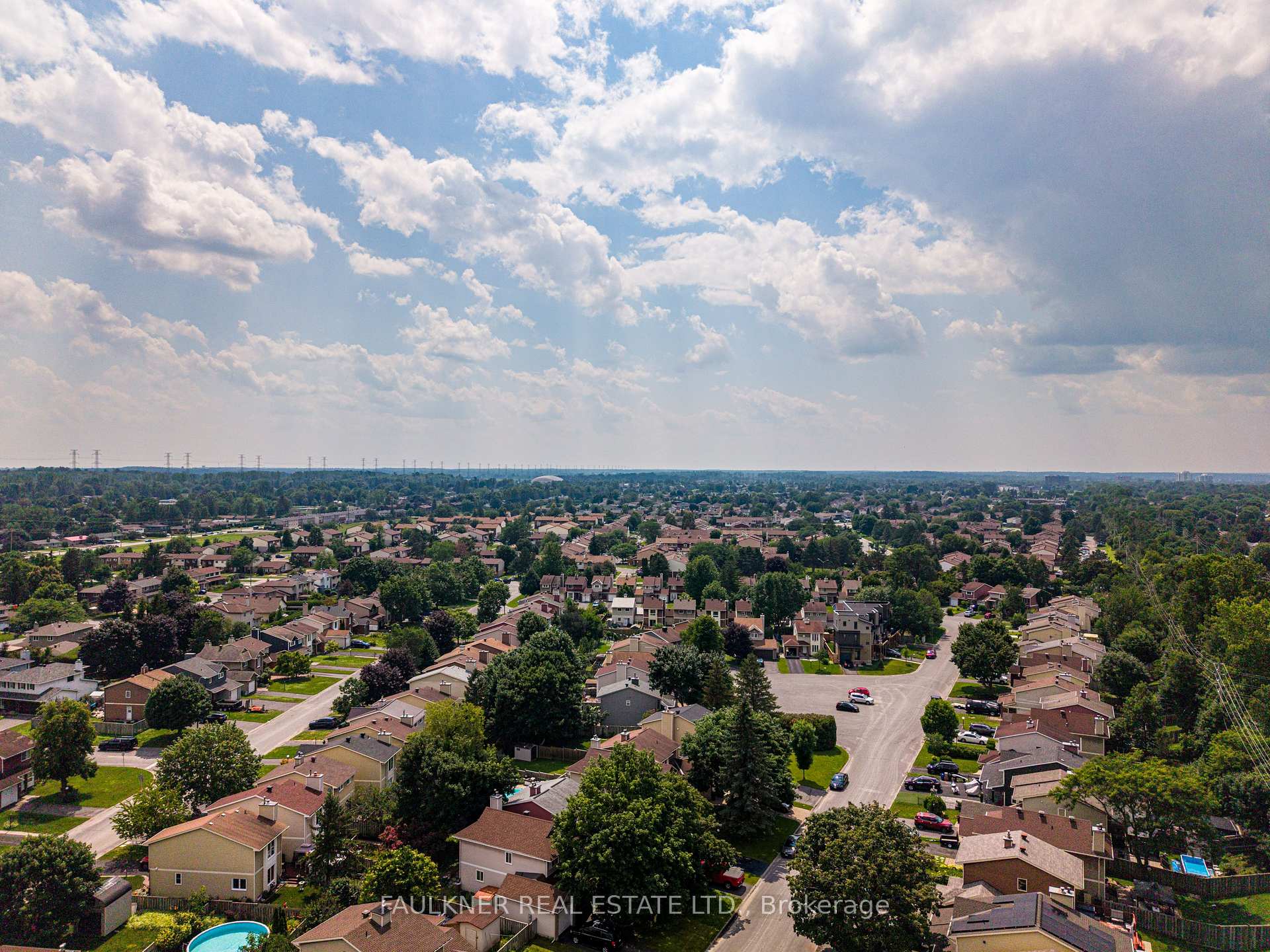Photo 10 of 82 Fair Oaks Crescent, Ottawa, Craig Henry/Woodvale — HOMEH