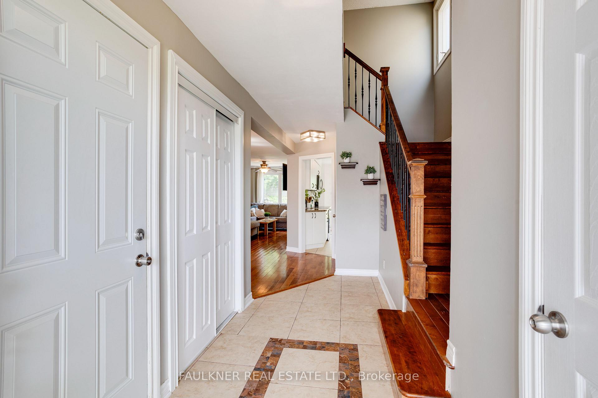 Photo 12 of 82 Fair Oaks Crescent, Ottawa, Craig Henry/Woodvale — HOMEH