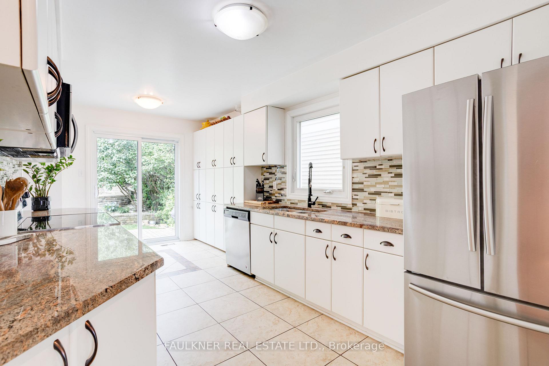 Photo 22 of 82 Fair Oaks Crescent, Ottawa, Craig Henry/Woodvale — HOMEH