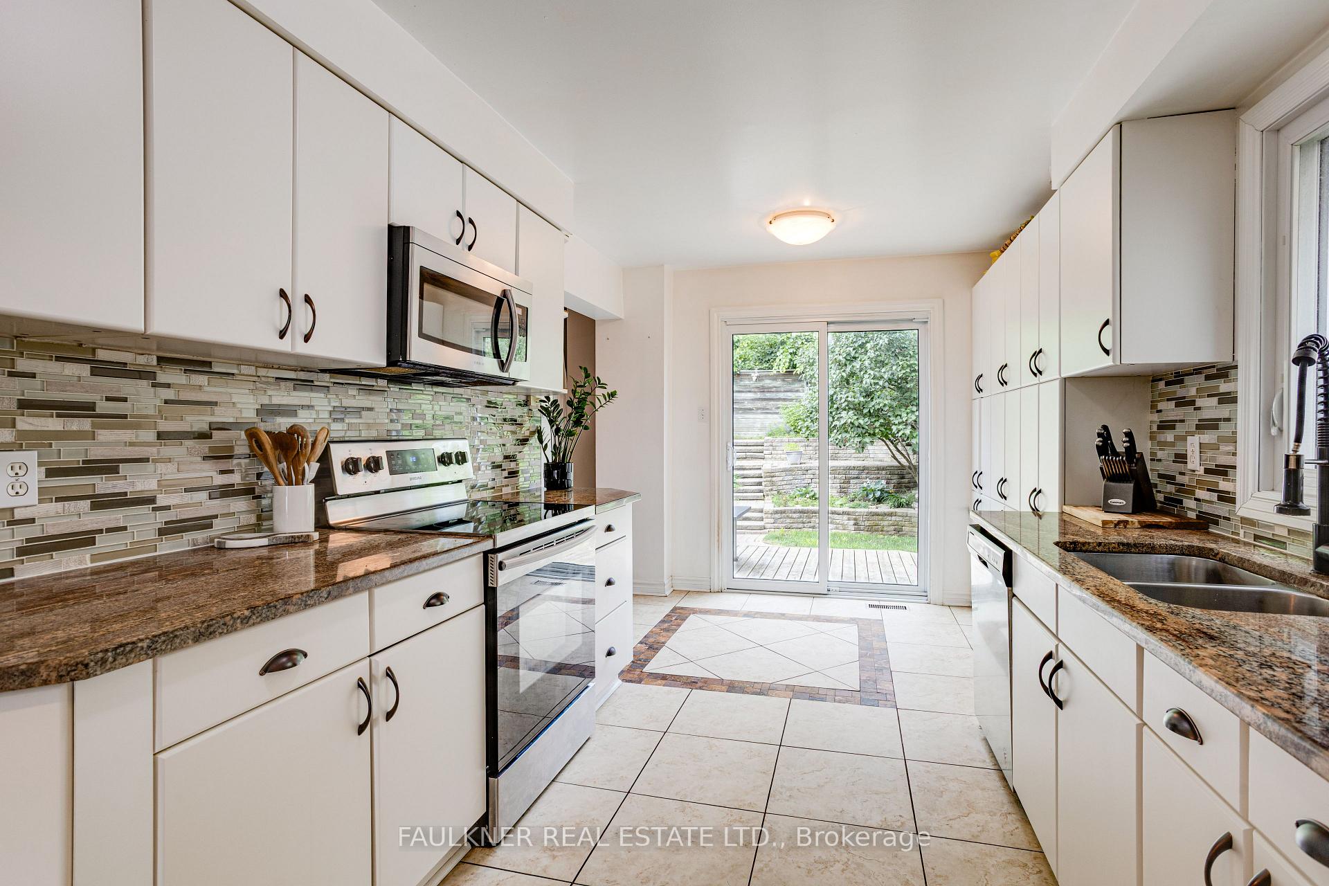 Photo 23 of 82 Fair Oaks Crescent, Ottawa, Craig Henry/Woodvale — HOMEH