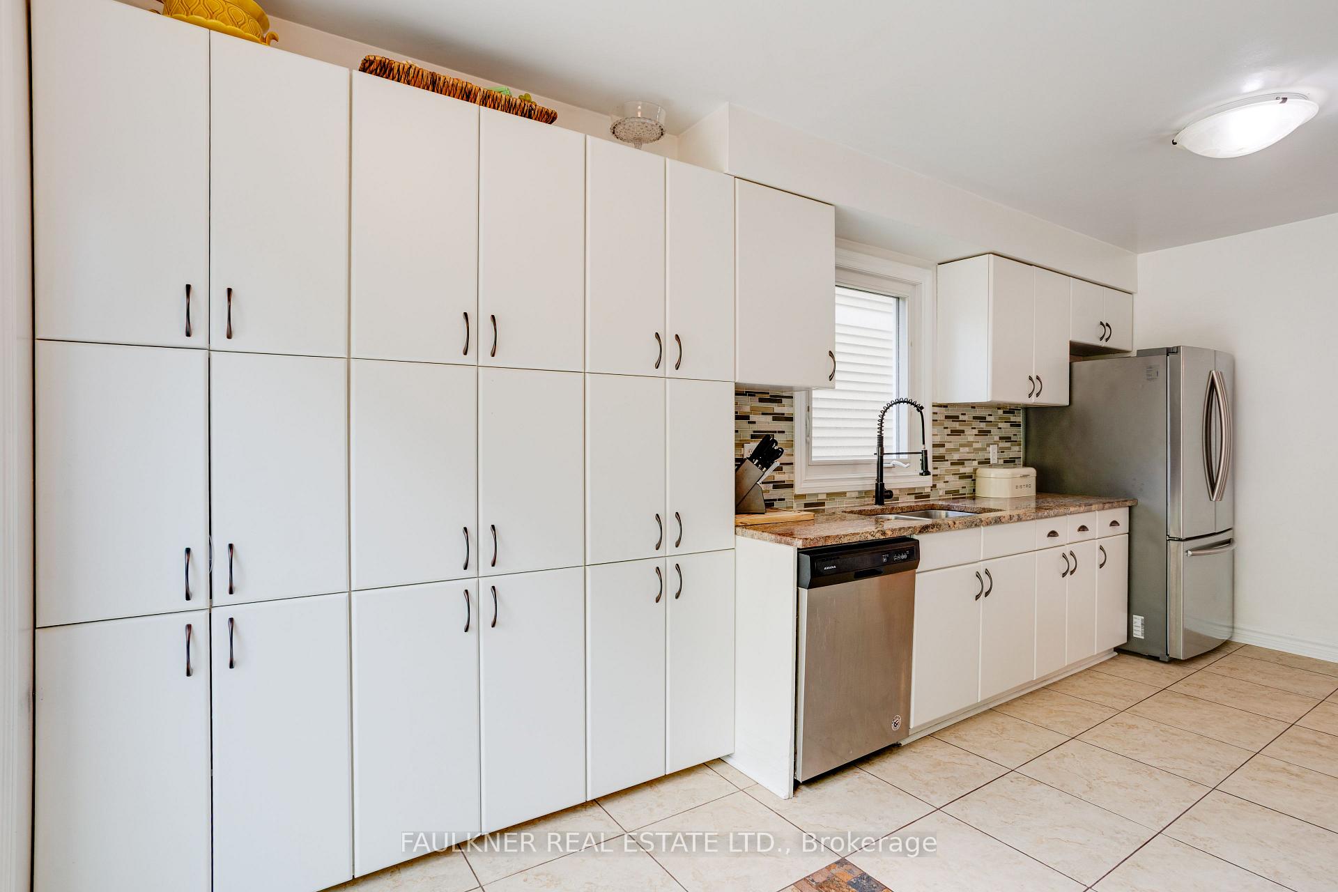 Photo 24 of 82 Fair Oaks Crescent, Ottawa, Craig Henry/Woodvale — HOMEH
