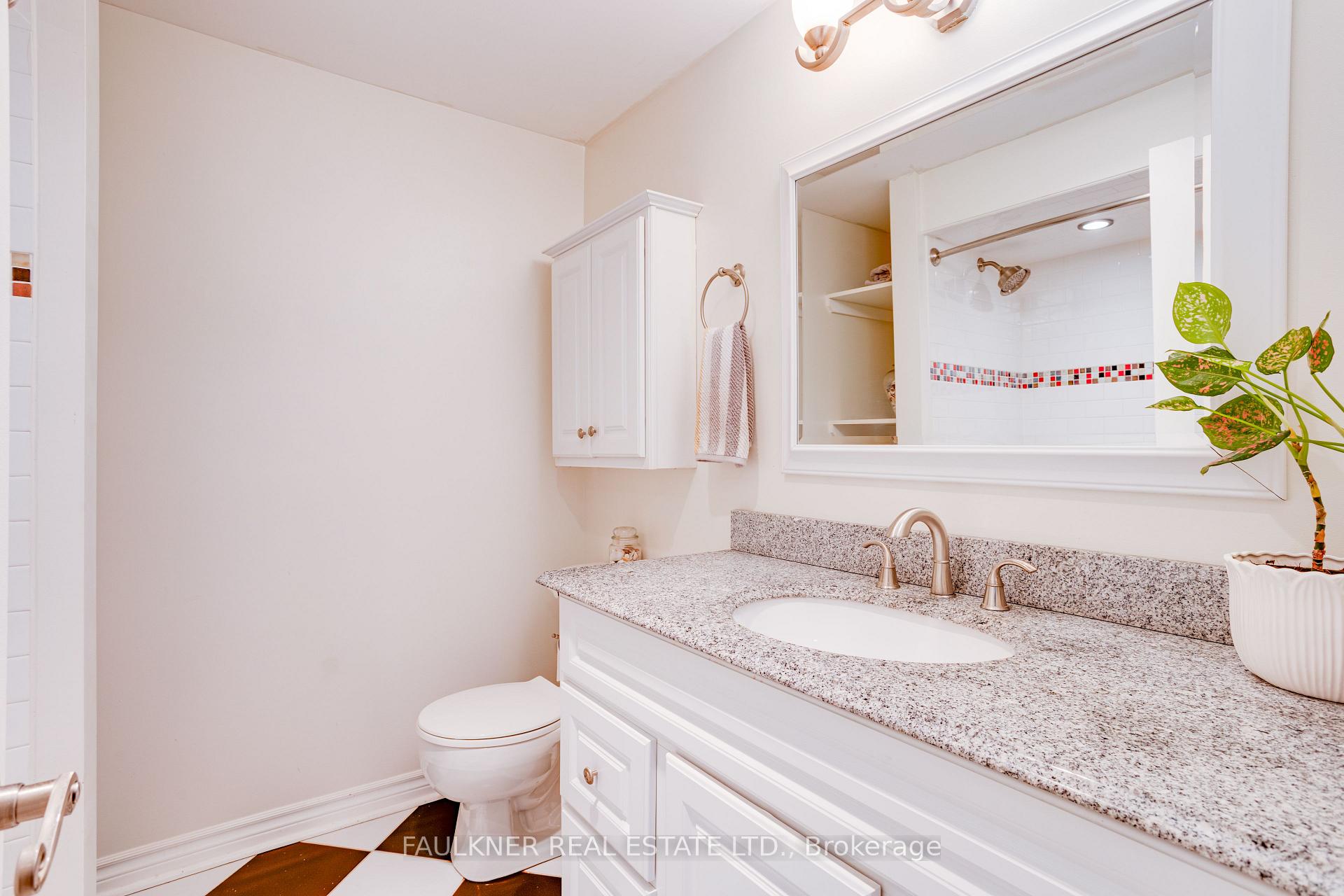 Photo 32 of 82 Fair Oaks Crescent, Ottawa, Craig Henry/Woodvale — HOMEH