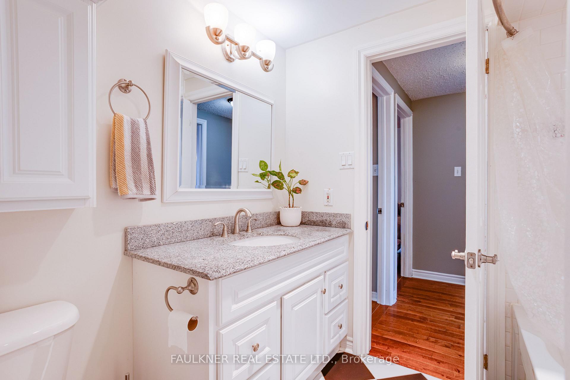 Photo 33 of 82 Fair Oaks Crescent, Ottawa, Craig Henry/Woodvale — HOMEH