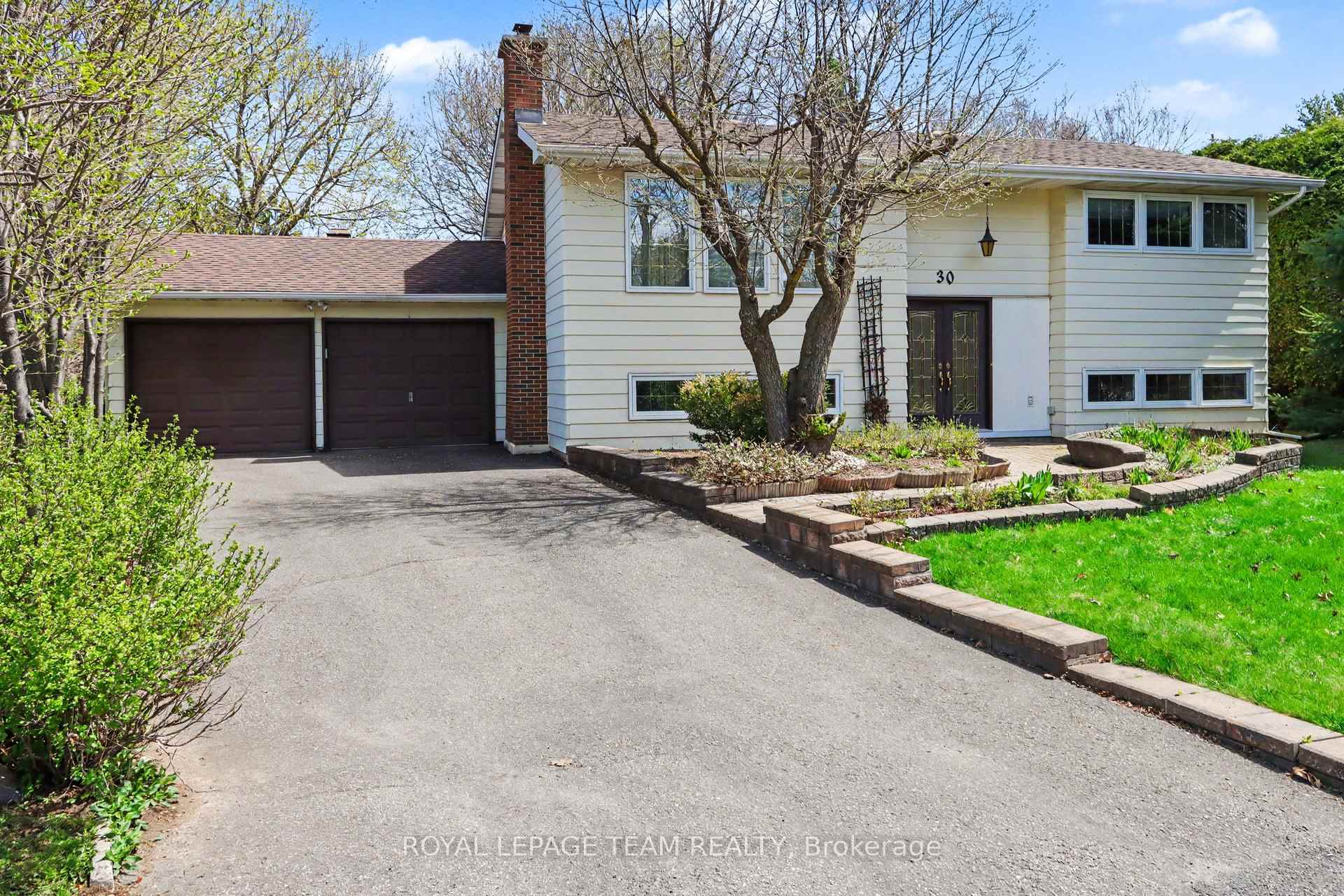 Photo 1 of 30 Juniper Court, Ottawa, Borden Farm/Stewart Farm/Carleton Heights/Parkwood Hills — HOMEH