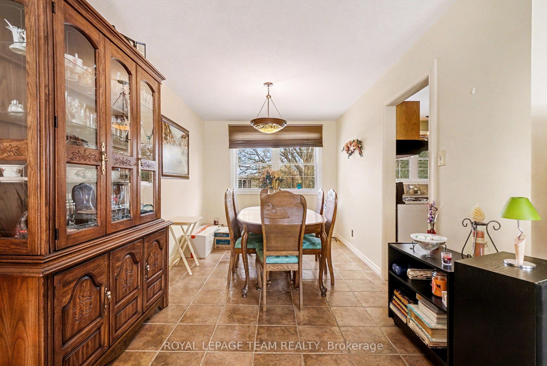 Photo 8 of 30 Juniper Court, Ottawa, Borden Farm/Stewart Farm/Carleton Heights/Parkwood Hills — HOMEH