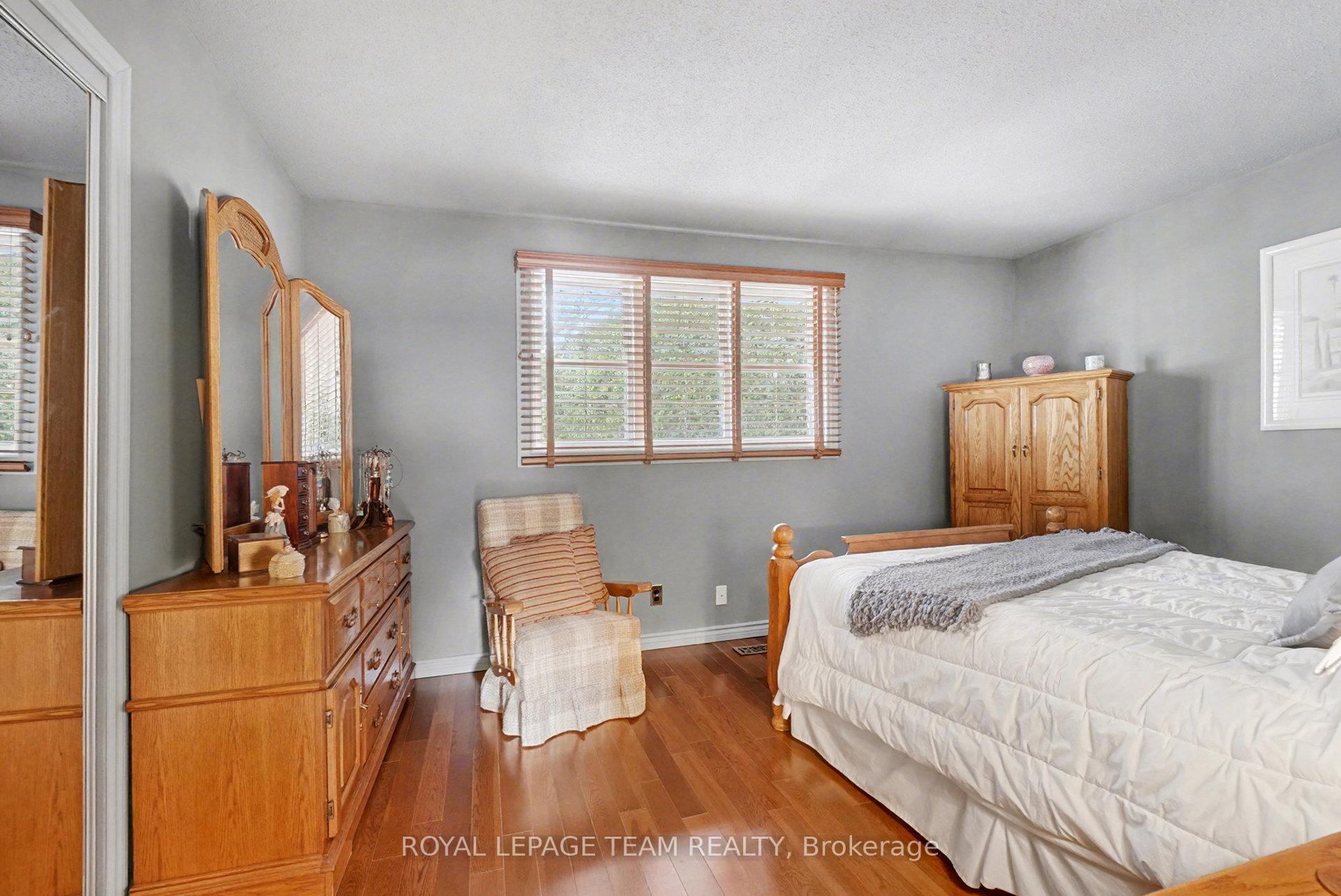 Photo 11 of 30 Juniper Court, Ottawa, Borden Farm/Stewart Farm/Carleton Heights/Parkwood Hills — HOMEH