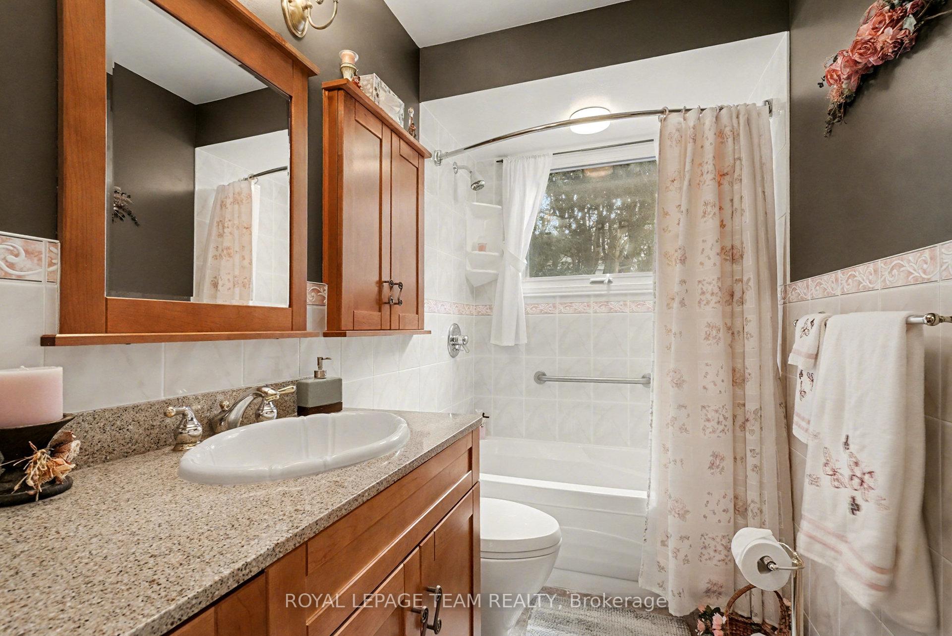 Photo 13 of 30 Juniper Court, Ottawa, Borden Farm/Stewart Farm/Carleton Heights/Parkwood Hills — HOMEH