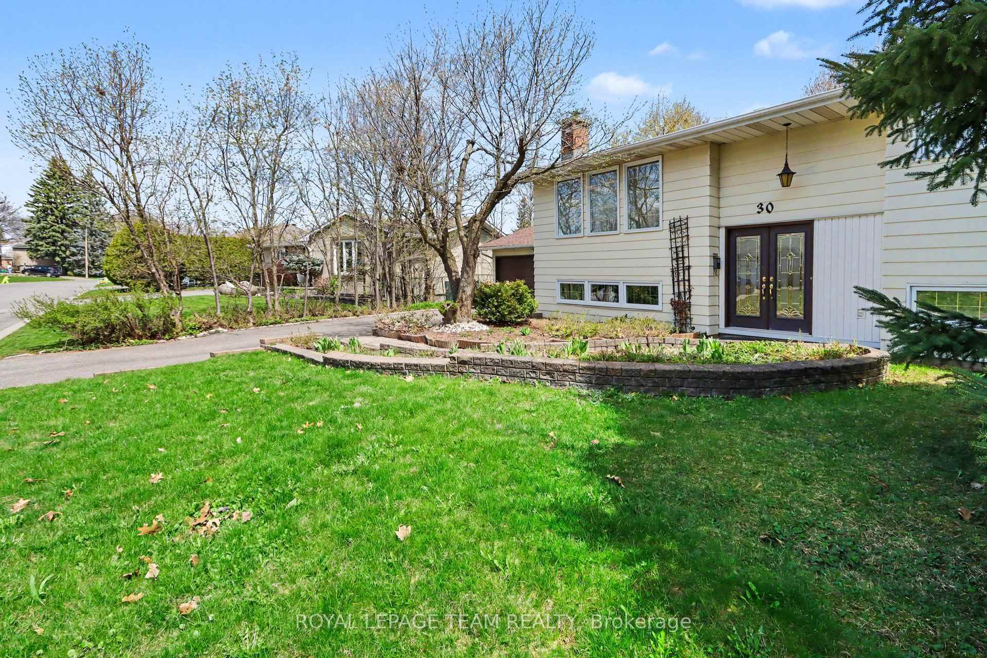 Photo 21 of 30 Juniper Court, Ottawa, Borden Farm/Stewart Farm/Carleton Heights/Parkwood Hills — HOMEH