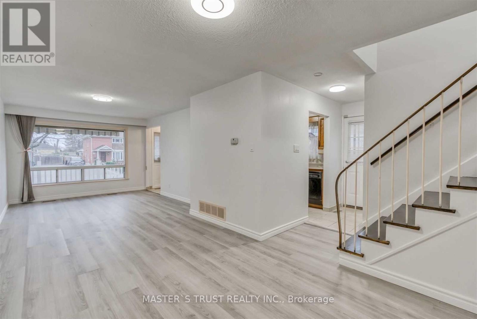 Photo 2 of Unit Main, 1473 Freeport Drive, Mississauga, Erindale — HOMEH