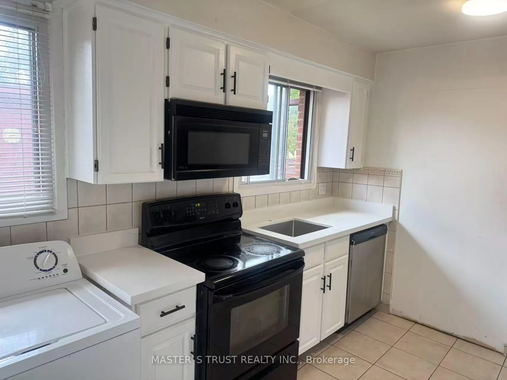 Photo 6 of Unit Main, 1473 Freeport Drive, Mississauga, Erindale — HOMEH
