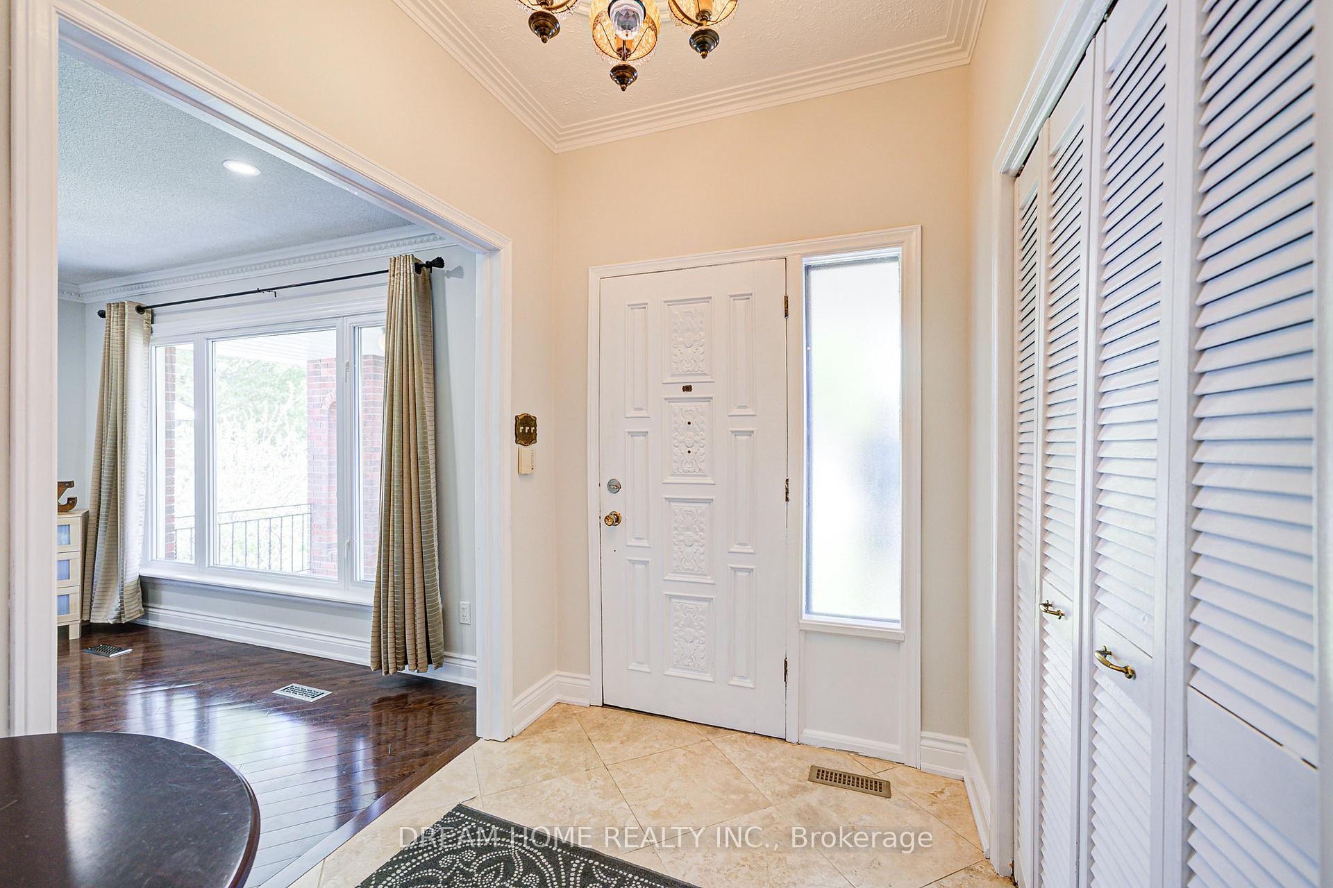 Photo 4 of 98 Weldrick Road W, Richmond Hill, North Richvale — HOMEH
