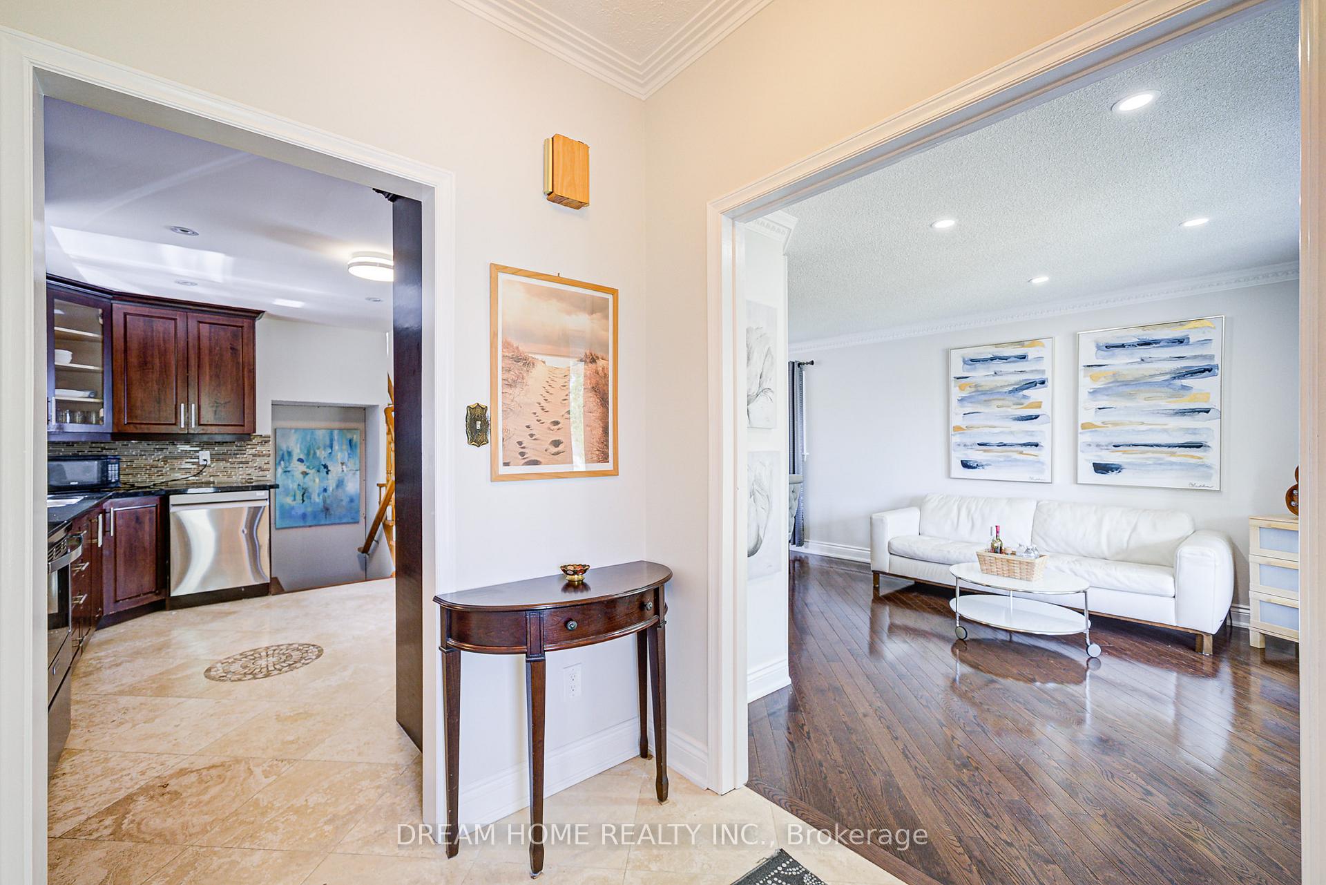 Photo 5 of 98 Weldrick Road W, Richmond Hill, North Richvale — HOMEH