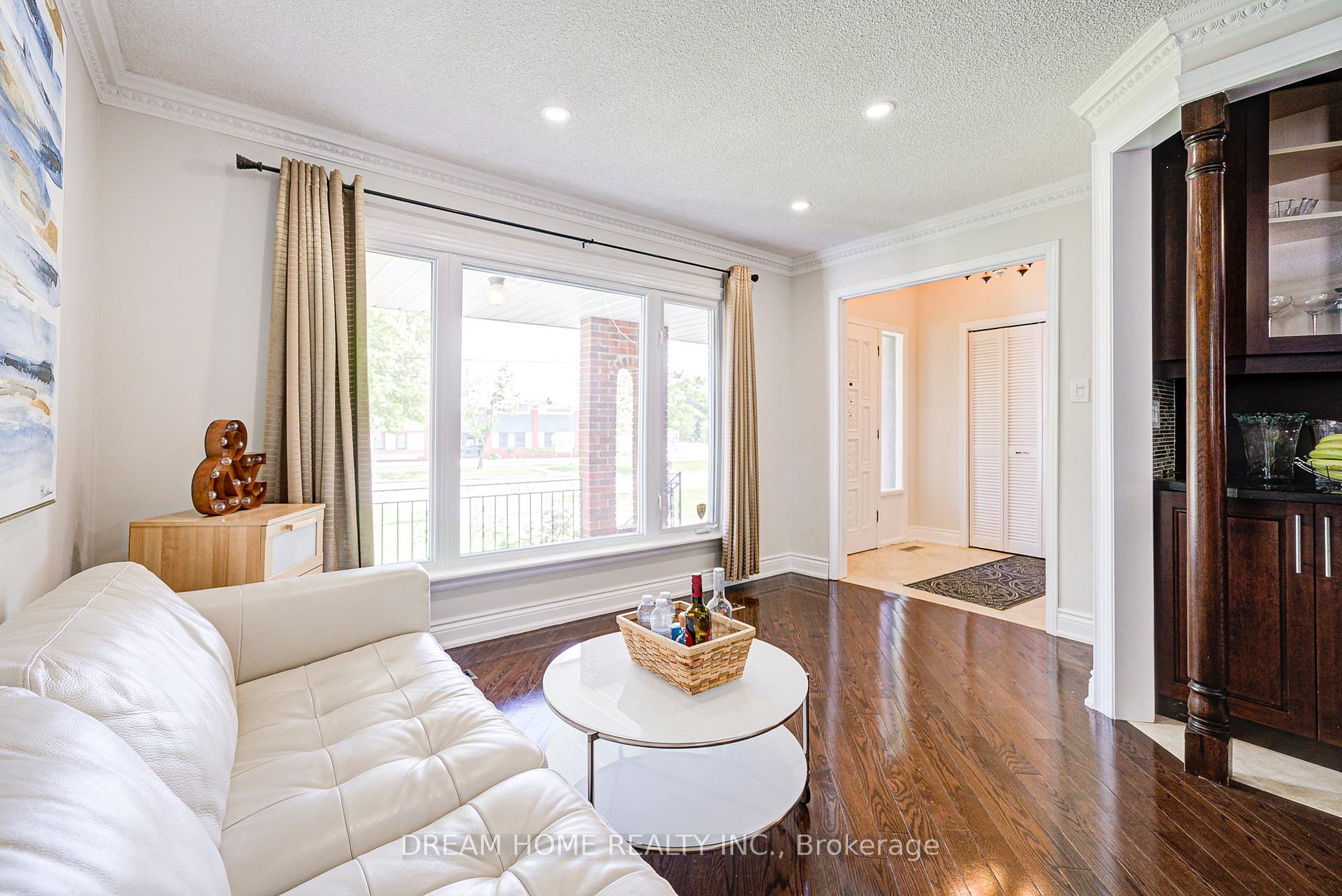 Photo 8 of 98 Weldrick Road W, Richmond Hill, North Richvale — HOMEH