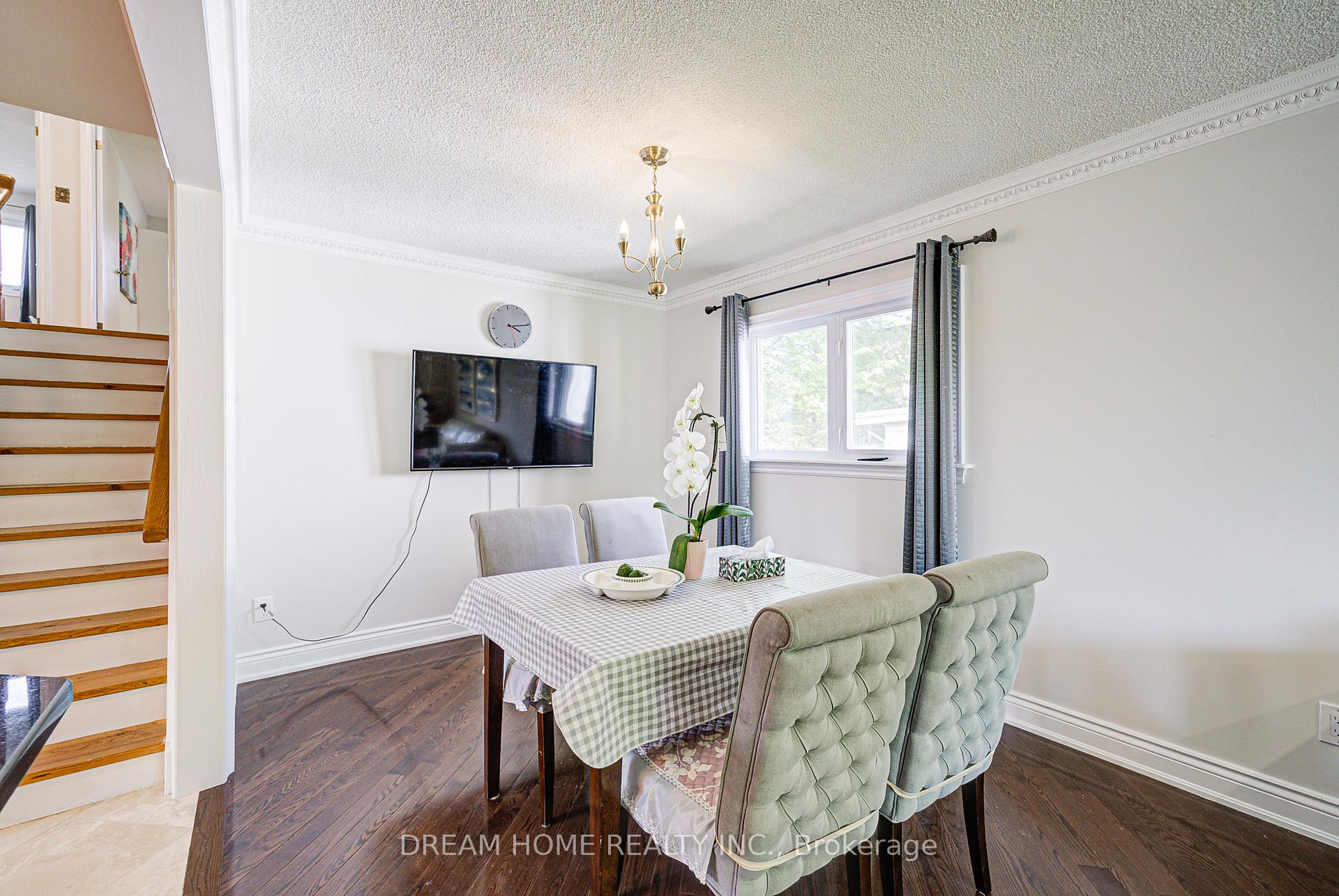 Photo 9 of 98 Weldrick Road W, Richmond Hill, North Richvale — HOMEH