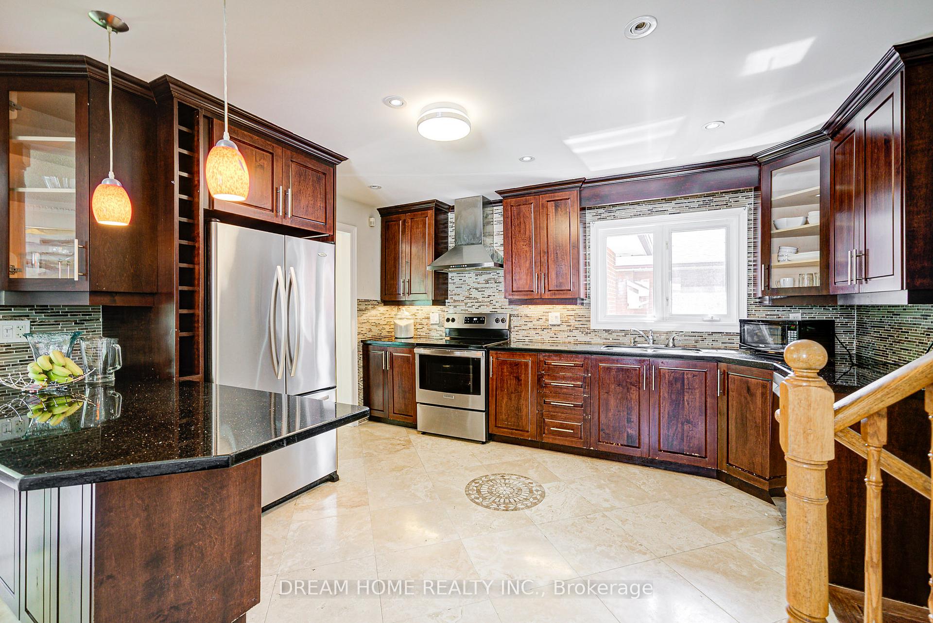 Photo 11 of 98 Weldrick Road W, Richmond Hill, North Richvale — HOMEH
