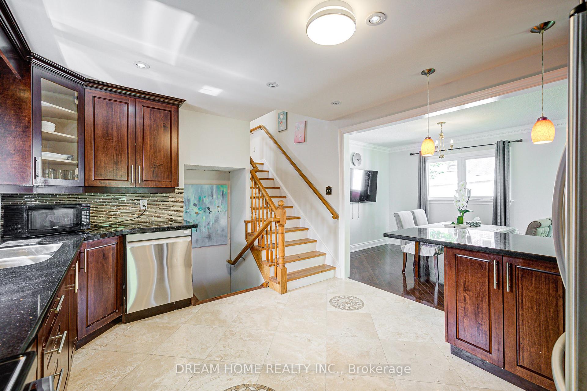 Photo 12 of 98 Weldrick Road W, Richmond Hill, North Richvale — HOMEH