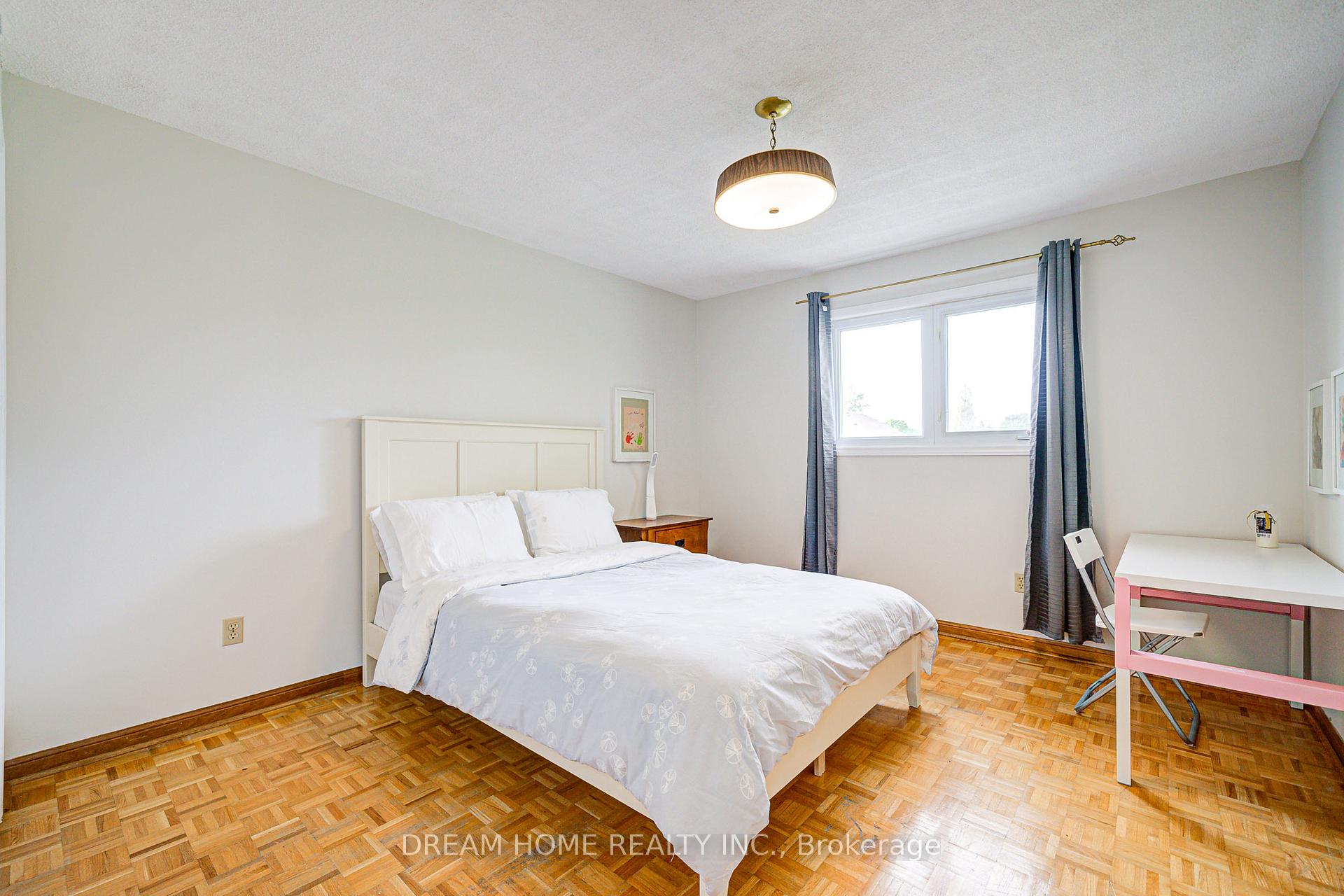Photo 17 of 98 Weldrick Road W, Richmond Hill, North Richvale — HOMEH