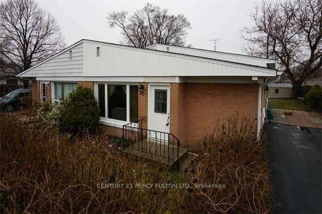 Front of Unit Bsmnt, 92 Septonne Avenue