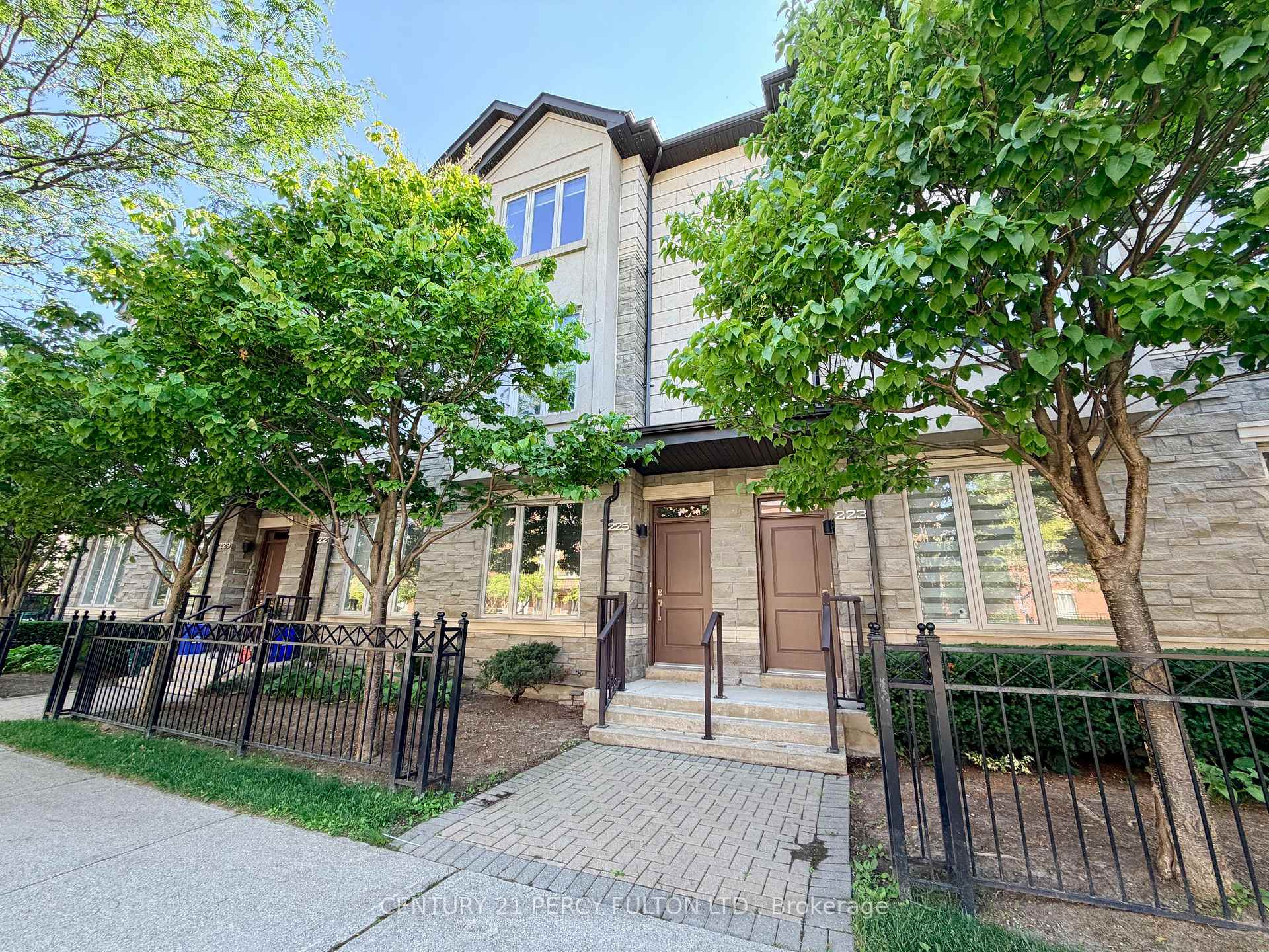 Front of Unit TH6, 225 South Park Road