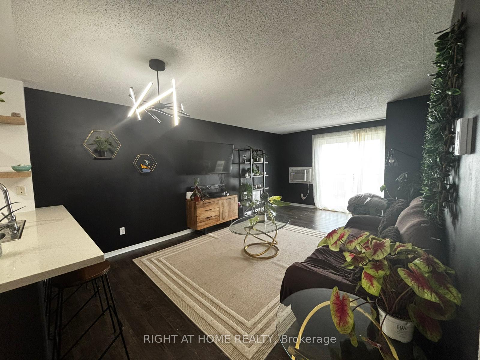 Photo 4 of Unit 302, 91 Aspen Springs Drive, Clarington, Bowmanville — HOMEH