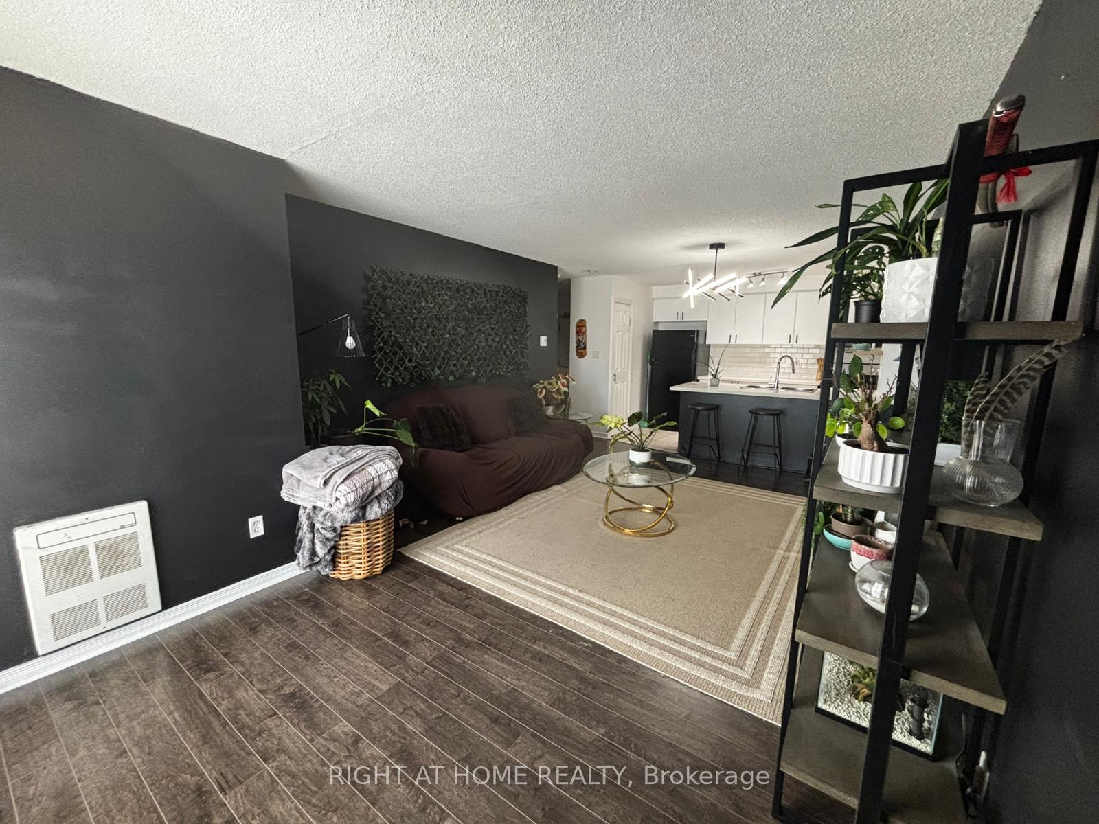 Photo 5 of Unit 302, 91 Aspen Springs Drive, Clarington, Bowmanville — HOMEH
