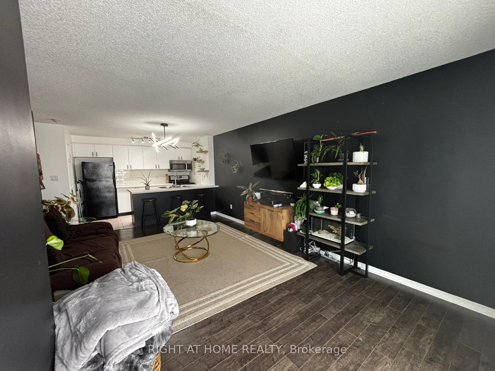 Photo 9 of Unit 302, 91 Aspen Springs Drive, Clarington, Bowmanville — HOMEH