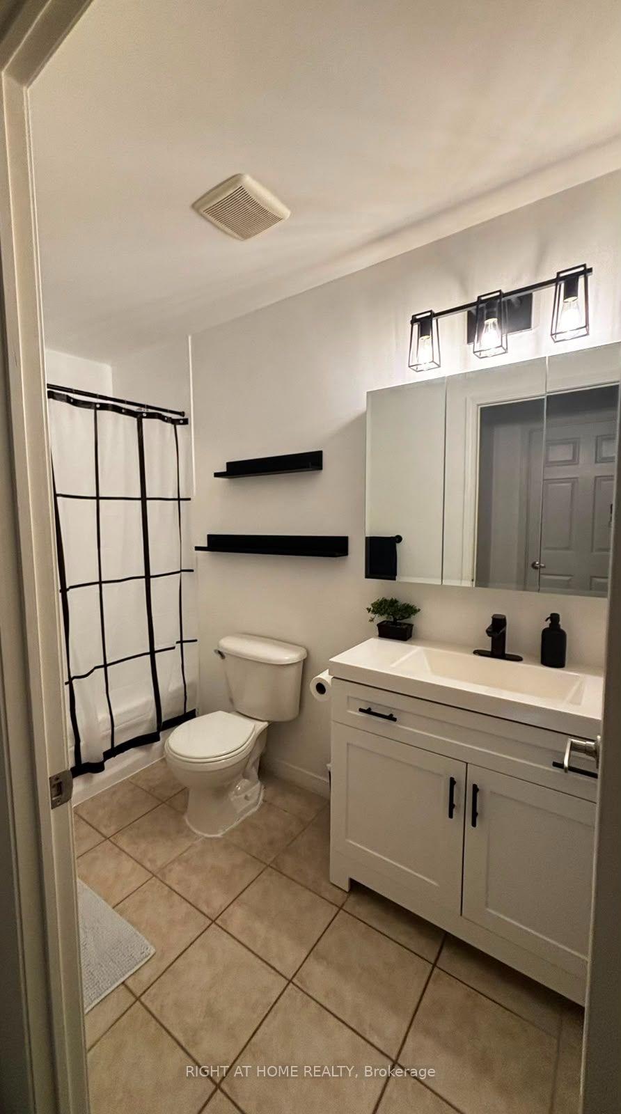 Photo 15 of Unit 302, 91 Aspen Springs Drive, Clarington, Bowmanville — HOMEH