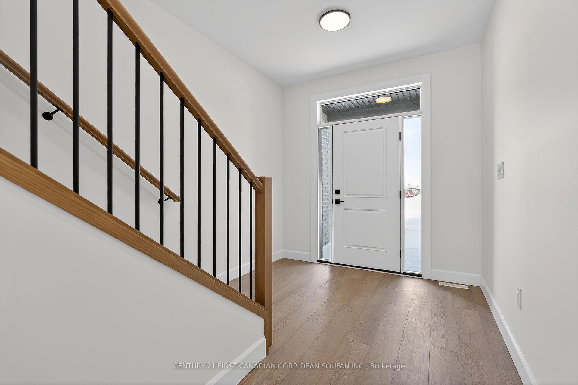 Photo 2 of 873 Catalpa Square, London, North E — HOMEH