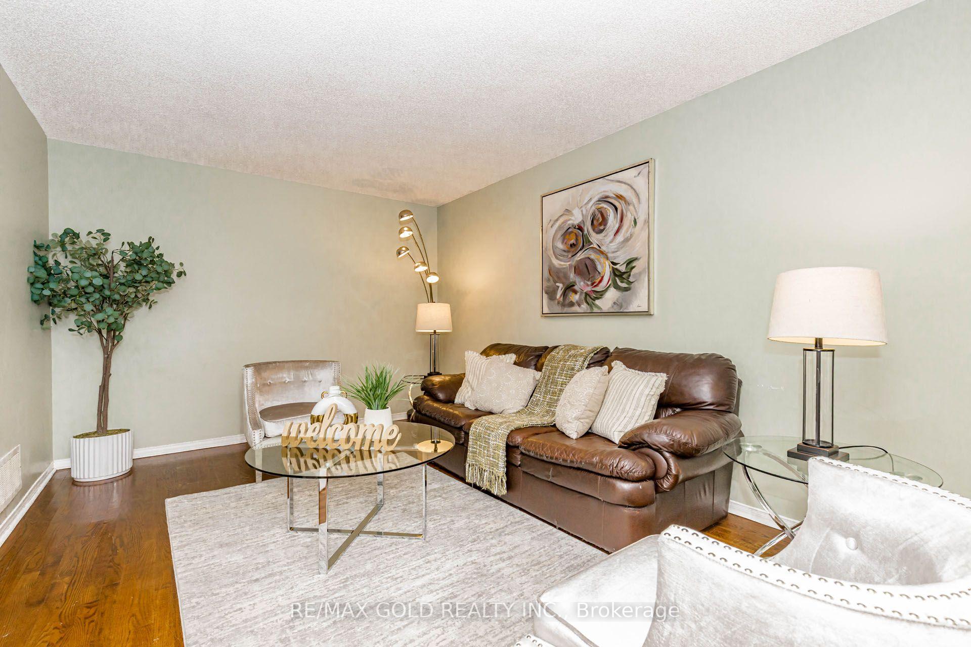 Photo 4 of 93 Lauchlin Crescent, Halton Hills, Georgetown — HOMEH